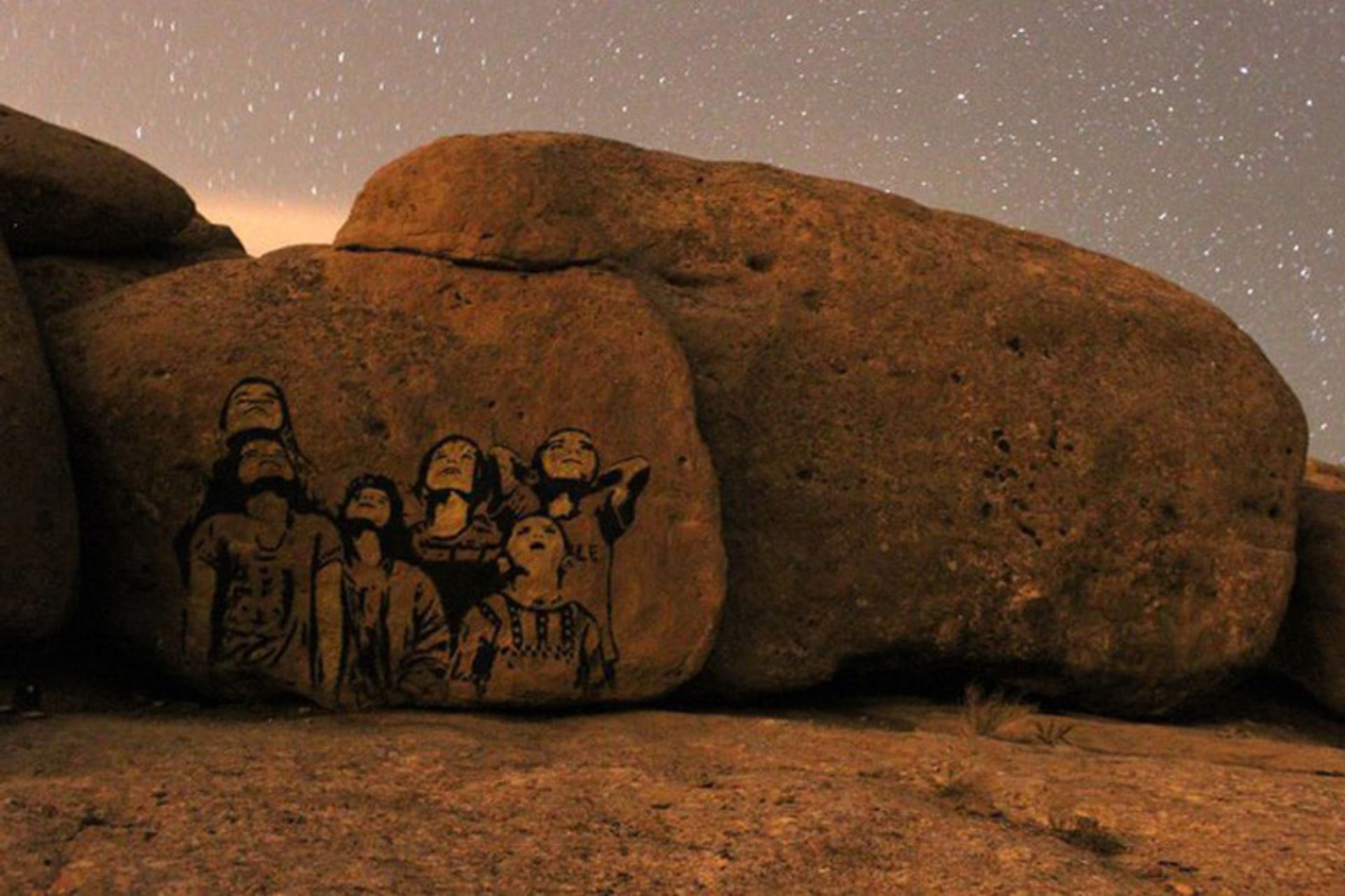 نقاشی بر سنگ های صخره ای در بیابان های ایران