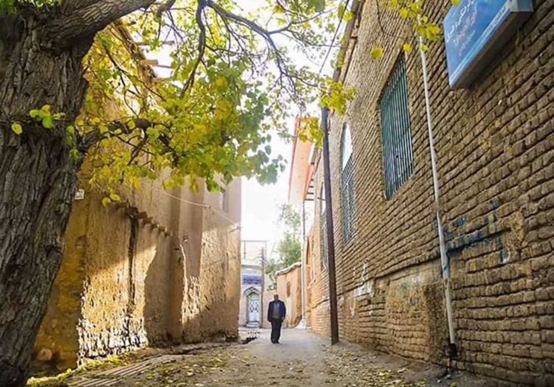 کوچه روستای بیدهند قم؛ منبع عکس: تسنیم، عکاس: رضا رمضانی