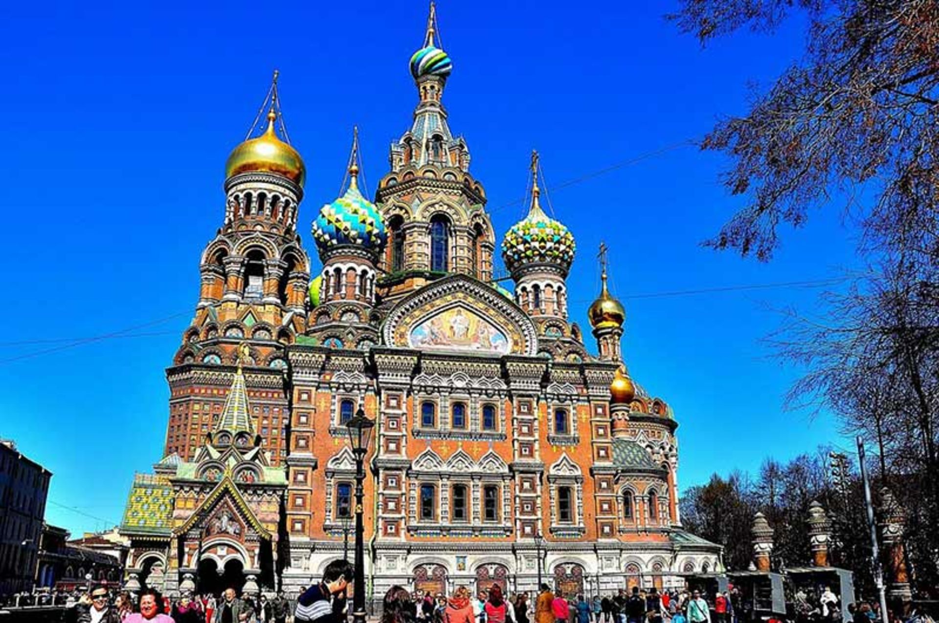 فضای بیرونی کلیسای ناجی در خون سنت پترزبورگ؛ منبع عکس: tripadvisor.com؛ عکاس: DİSCUS C