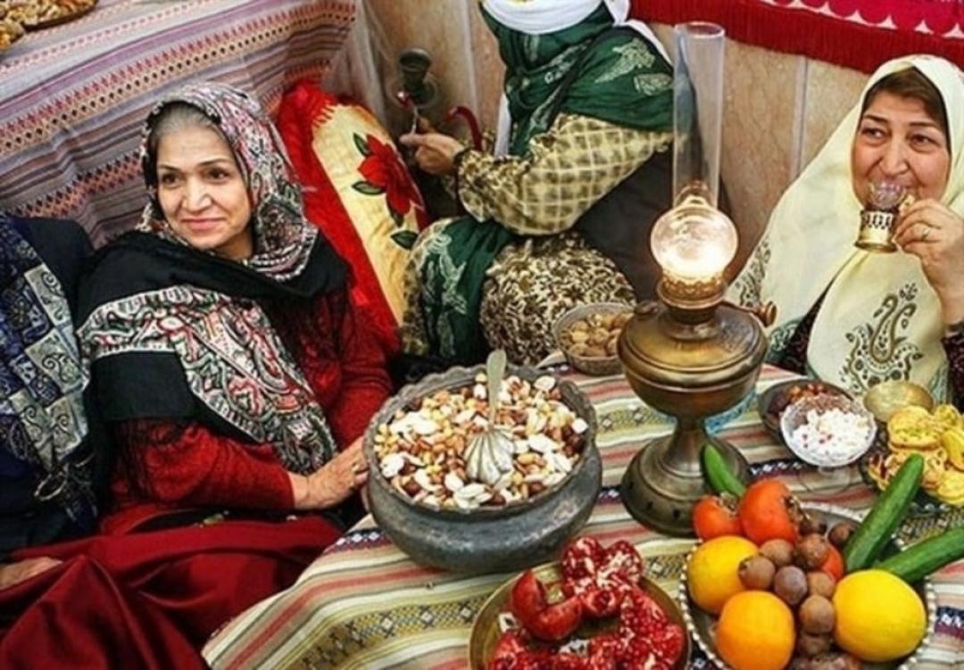 مادربزرگ ها دور کرسی شب یلدا 