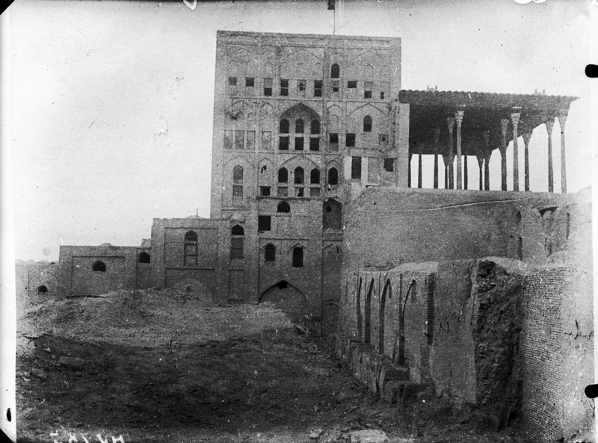 عالی قاپو اصفهان