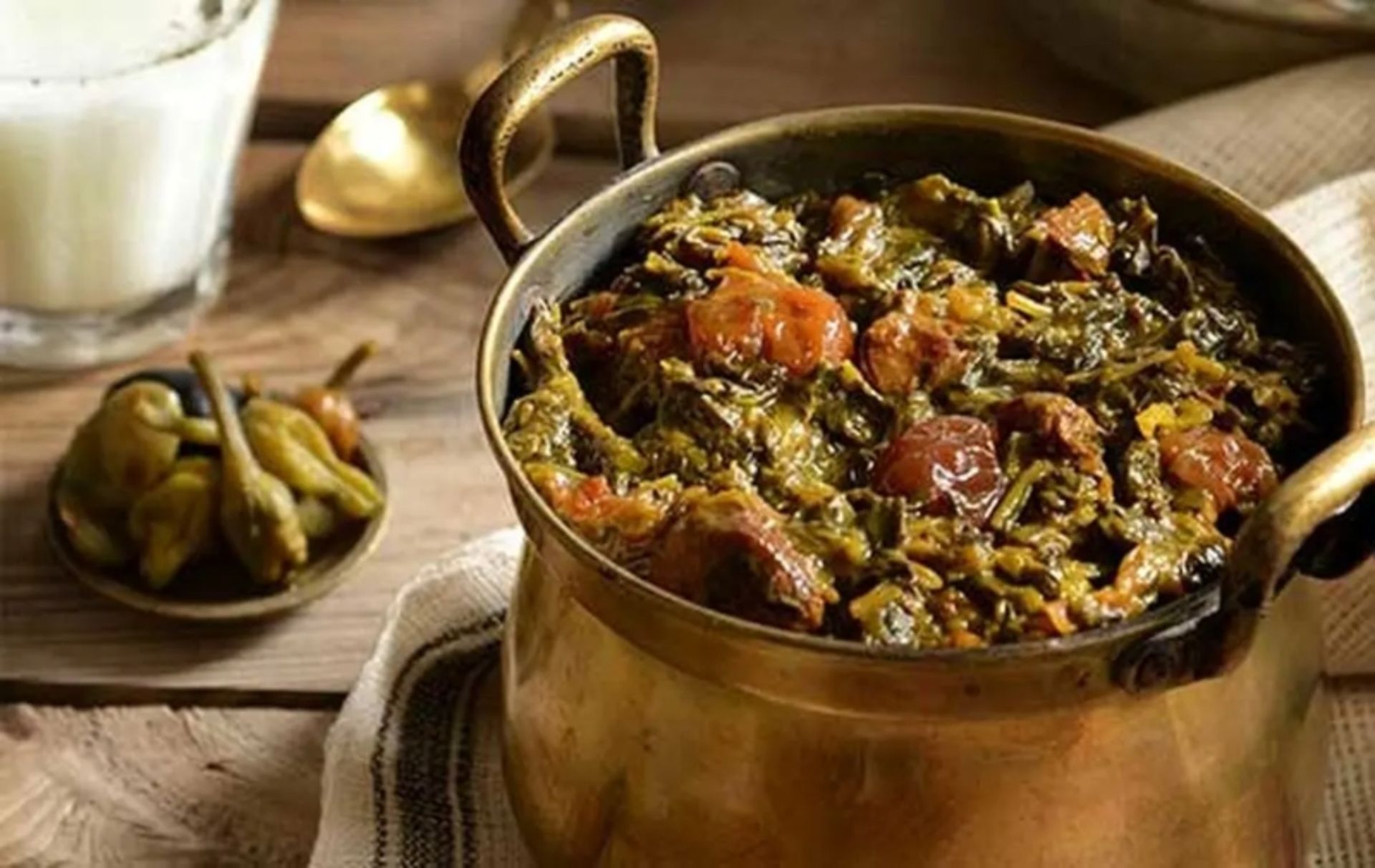 خورشت آلو اسفناج؛ منبع عکس: سایت ilna.ir. عکاس: نامشخص