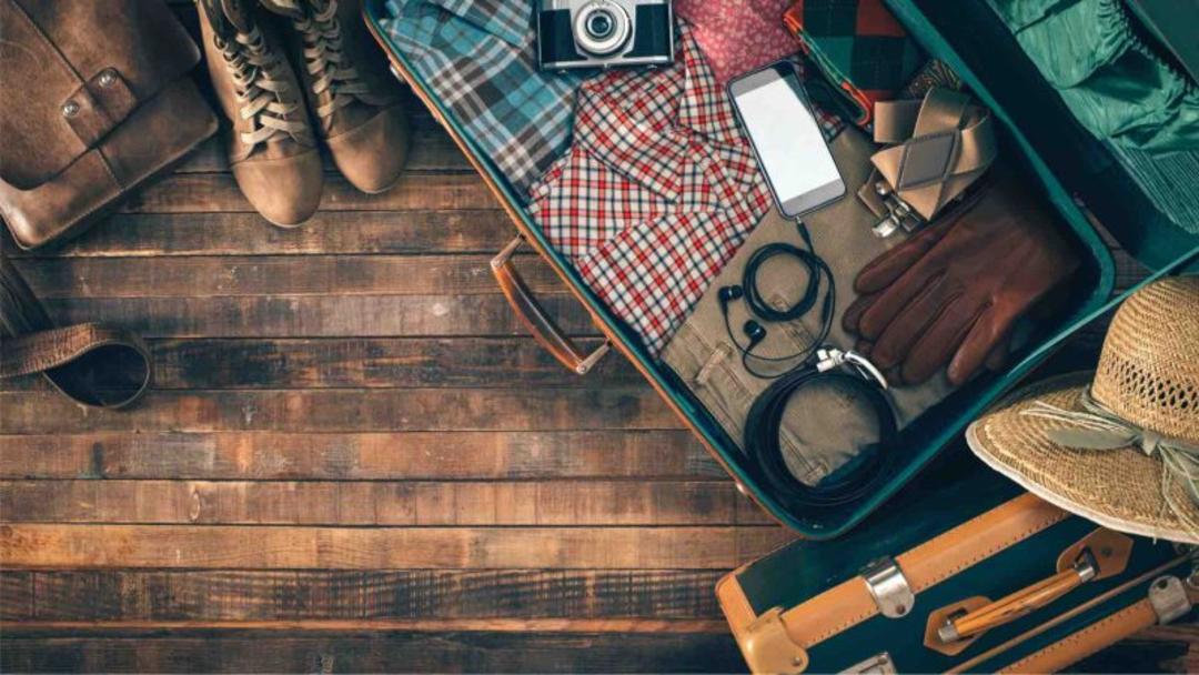 لوازم مورد نیاز سفر پاییزی. منبع: وب سایت traveltank.com؛ عکاس: نامشخص