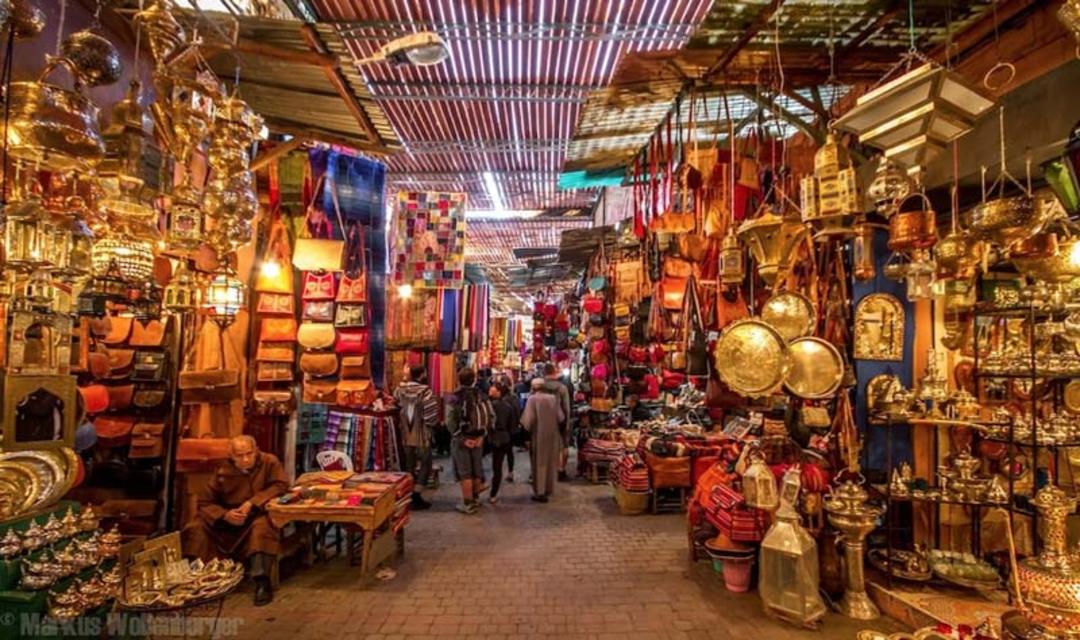 بازار مراکش؛ منبع عکس: سایت travel-exploration.com. عکاس: نامشخص