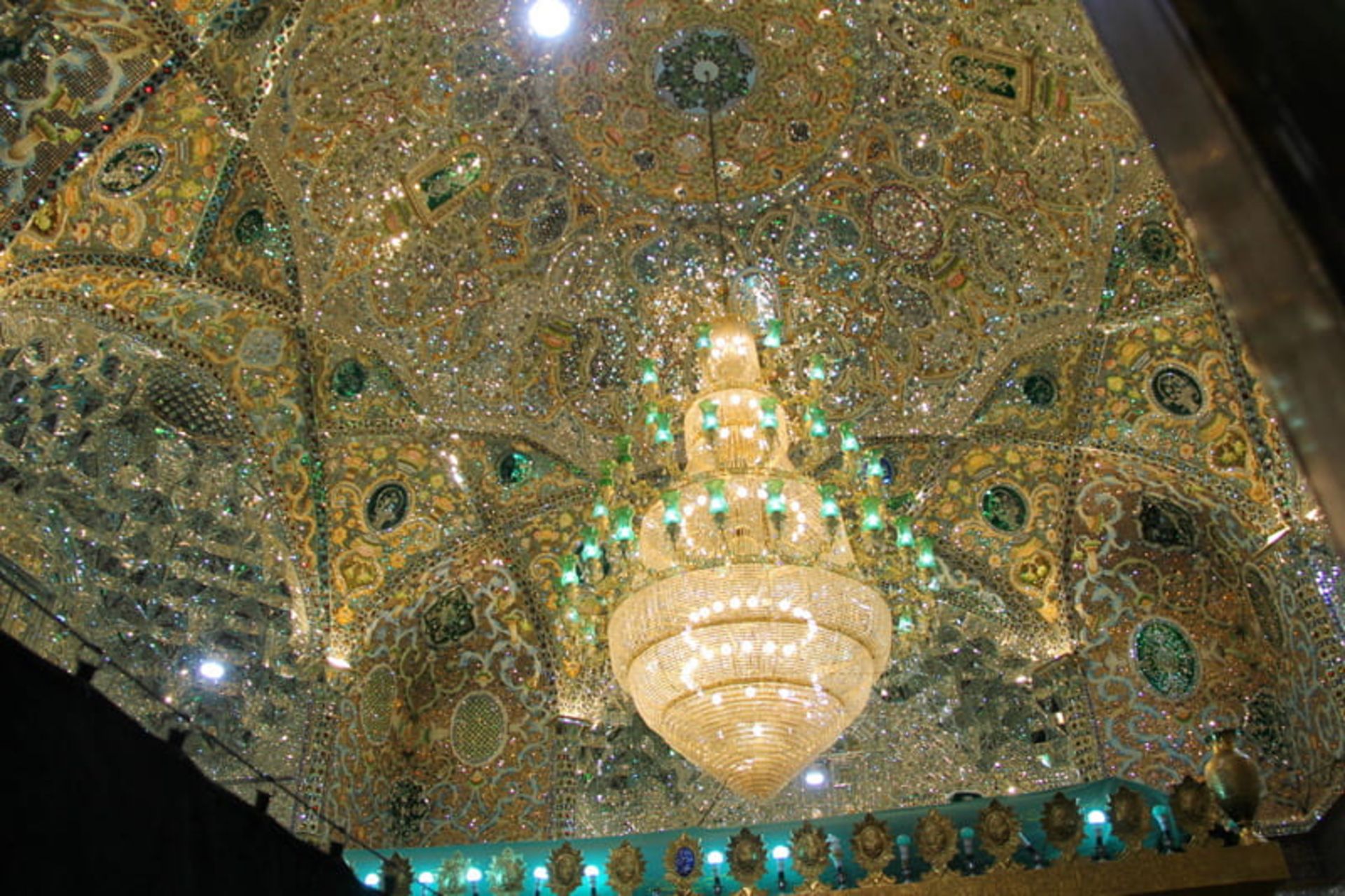 سقف بارگاه امامزاده شاهزاده حسین قزوین
