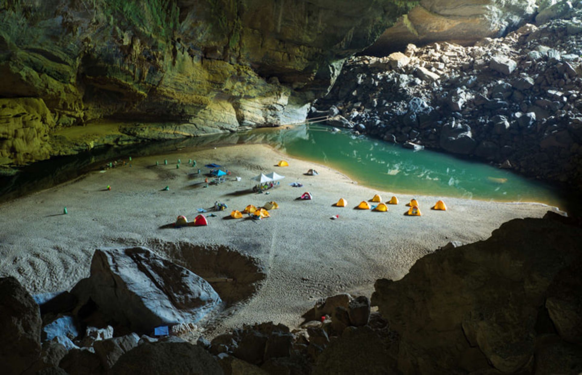 غار سون دونگ (Hang Son Doong Cave) در ویتنام