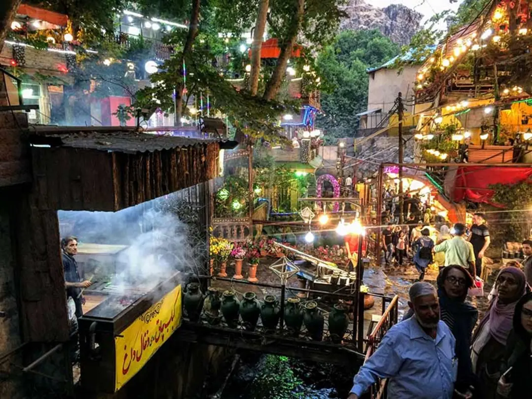 گردشگران در دربند تهران