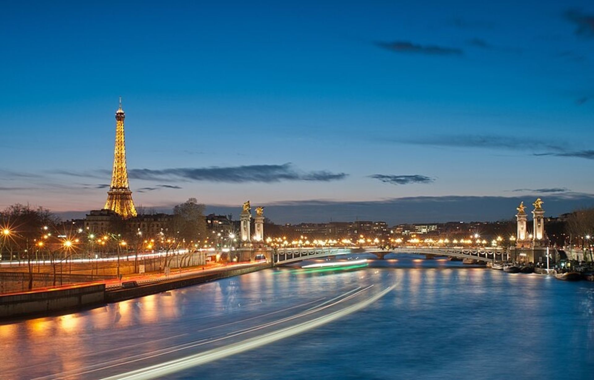 چشم انداز شهر پاریس و برج ایفل. منبع: ویکی مدیا؛ عکاس: Getfunky Paris
