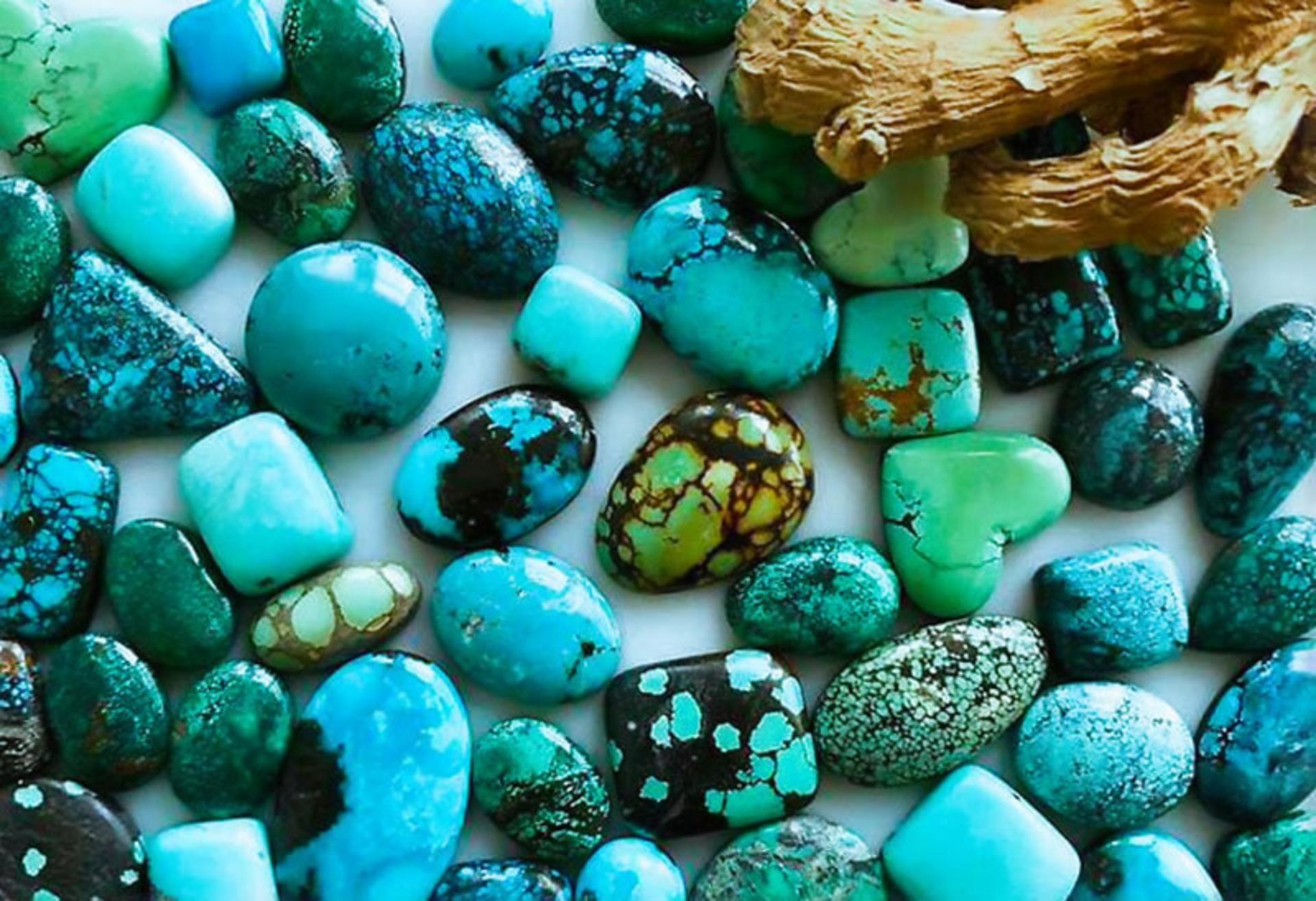 سنگ فیروزه خراسان؛ منبع عکس: sangshenas.com؛ عکاس: نامشخص