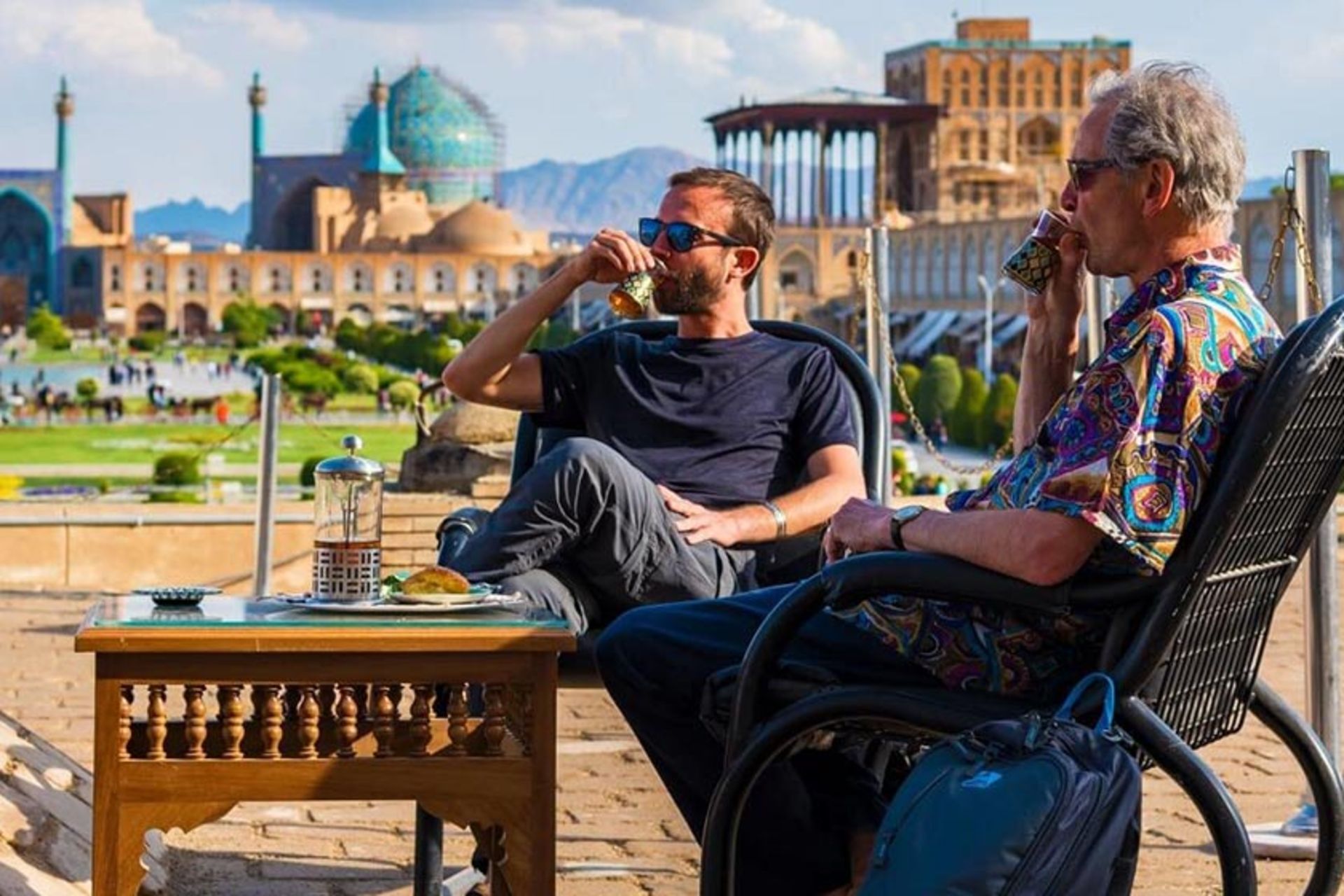 گردشگران در میدان نقش جهان اصفهان، منبع عکس: tehrantimes.com، عکاس: نامشخص
