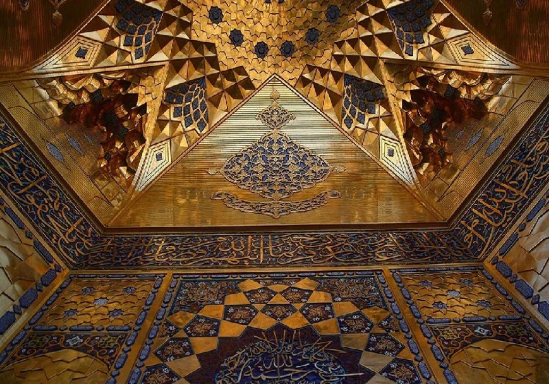حرم امام رضا ایران مشهد مقدس آستان قدس رضوی طلاکاری ایوون طلا بارگاه 