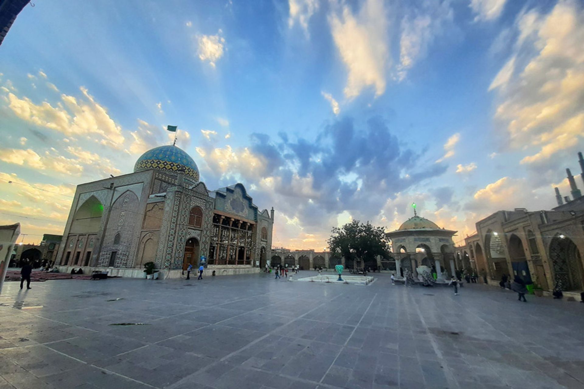 دورنمایی از آستان امام زاده شاهزاده حسین در قزوین