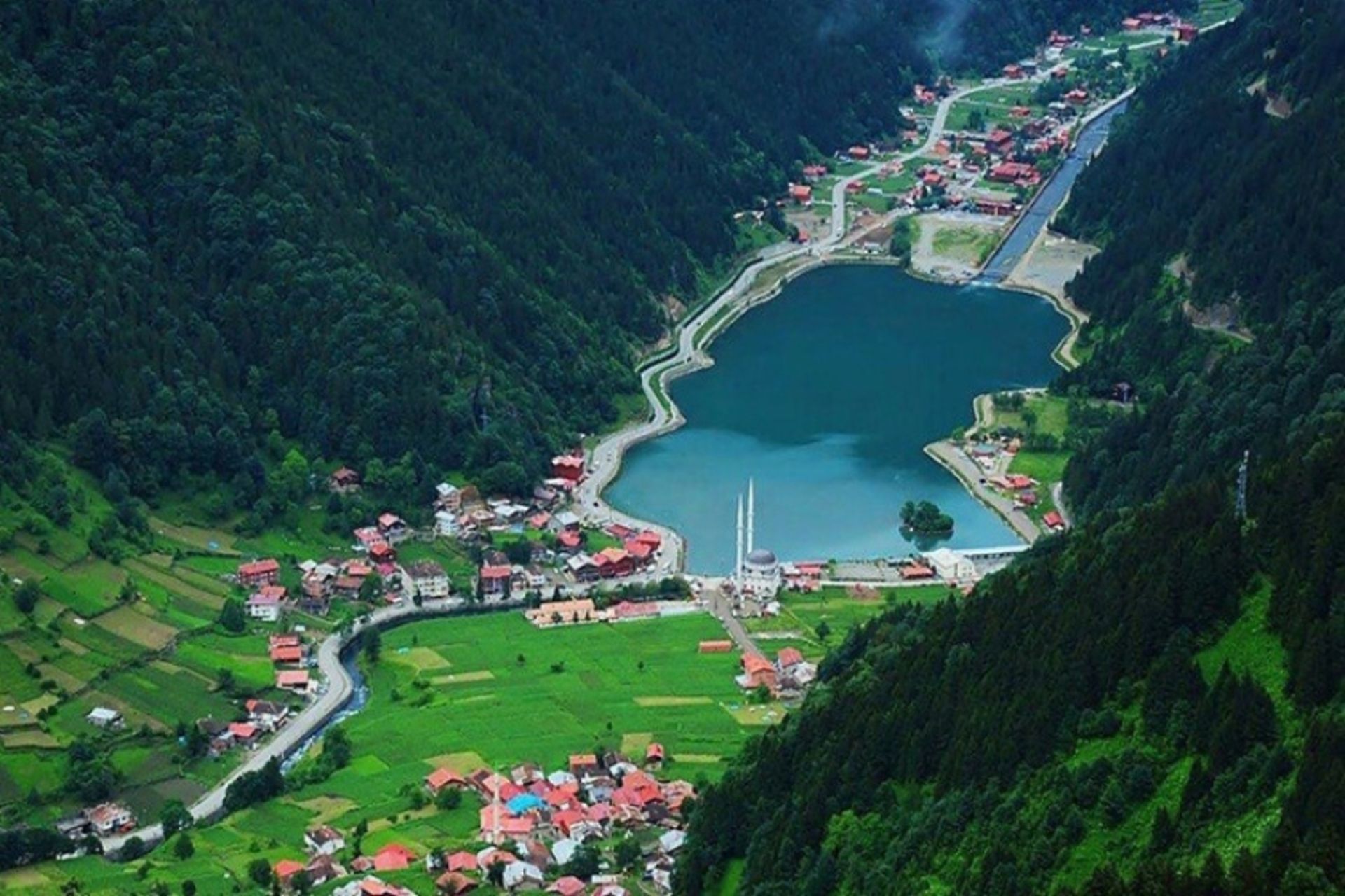 طبیعت زیبای ترابزون؛ منبع عکس: سایت rozanatours.com.tr. عکاس: نامشخص