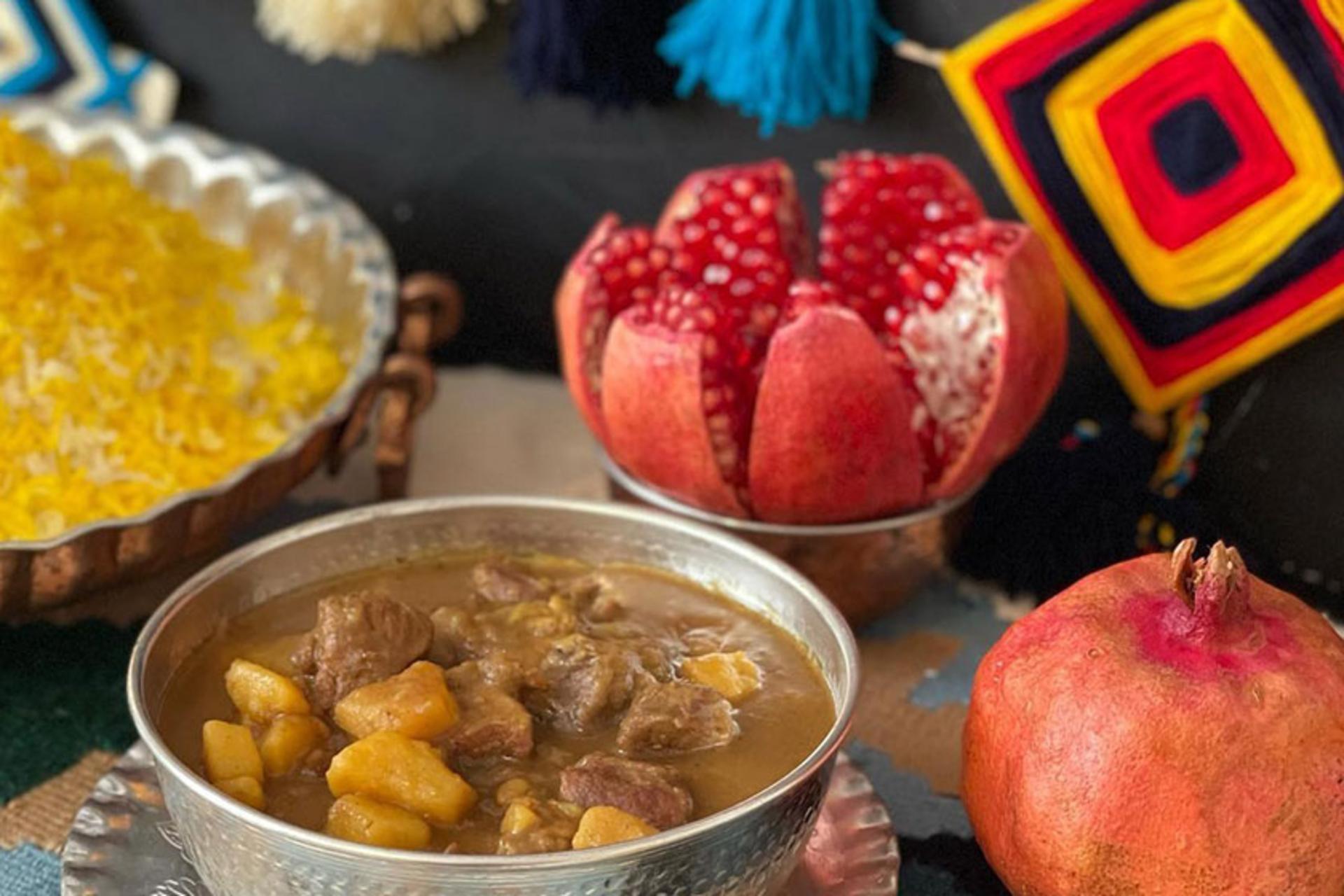 خورش قله ترش با پلو، منبع عکس: parsine.com، عکاس: نامشخص