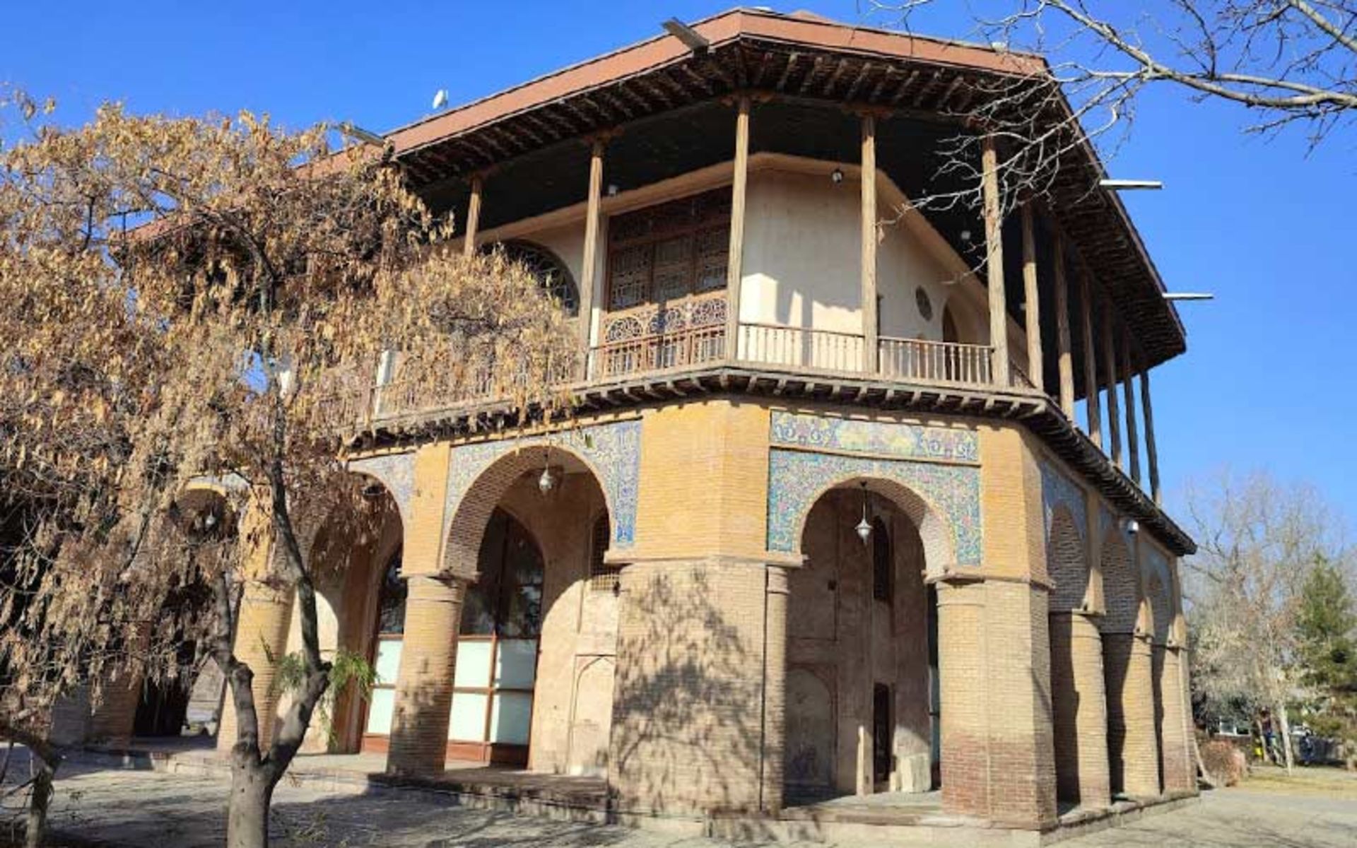 عمارت کاخ چهلستون قزوین، منبع عکس: گوگل مپ، 
