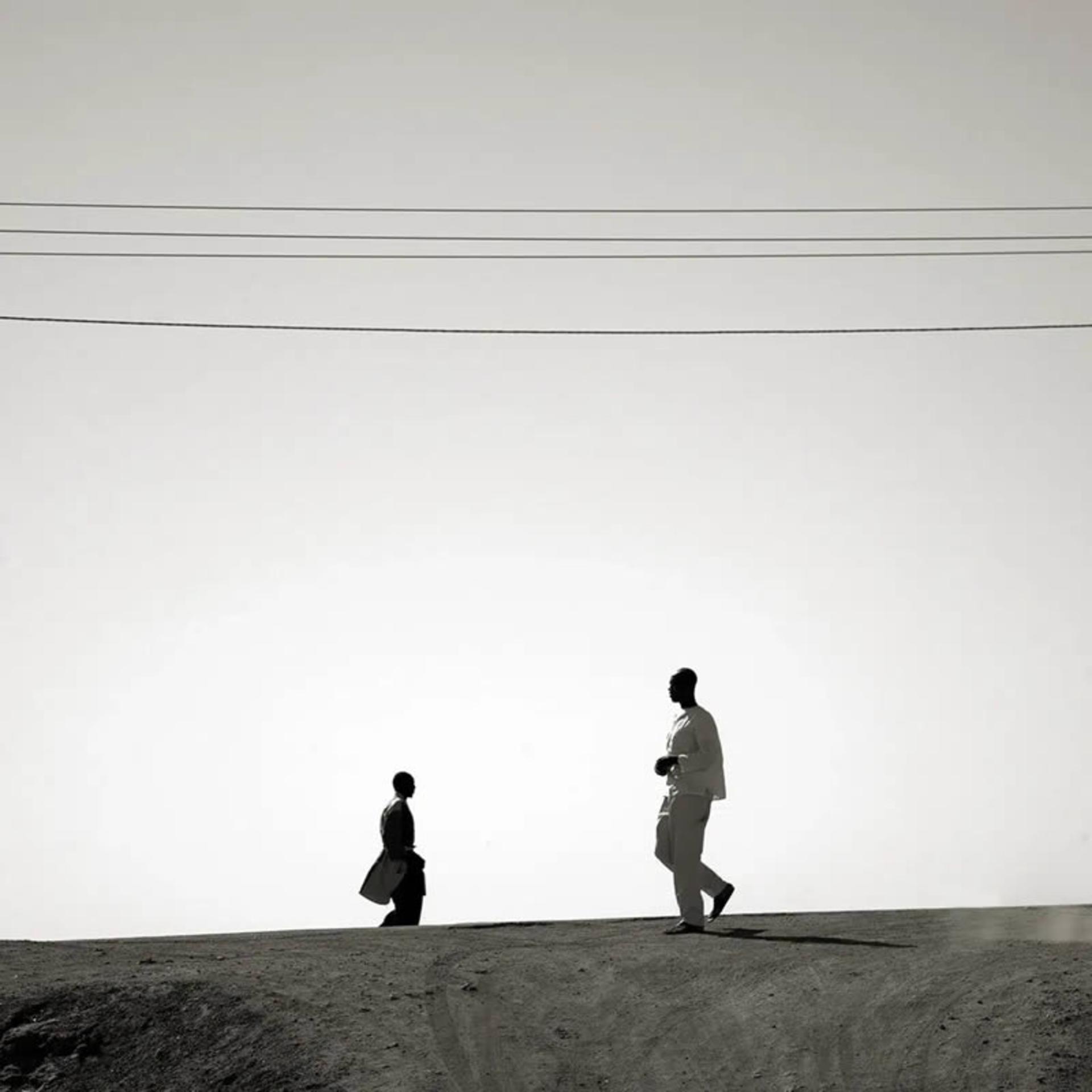 عکسسیاه و سفید مرد و بچه