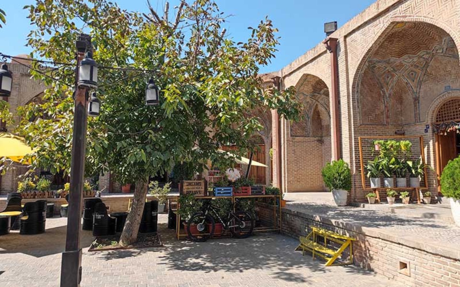 حیاط کاروانسرای سعدالسلطنه قزوین، منبع عکس: گوگل مپ، عکاس: Michael QIU
