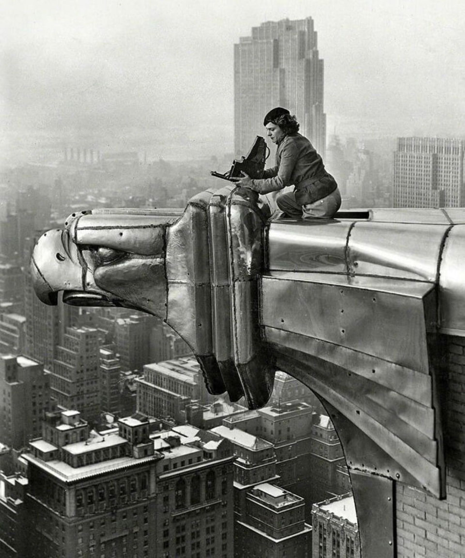 مارگارت بورک وایت ( Margaret Bourke-White)، اولین زن عکاس و خبرنگار جنگی آمریکایی؛ نیویورک، ۱۹۳۰ میلادی