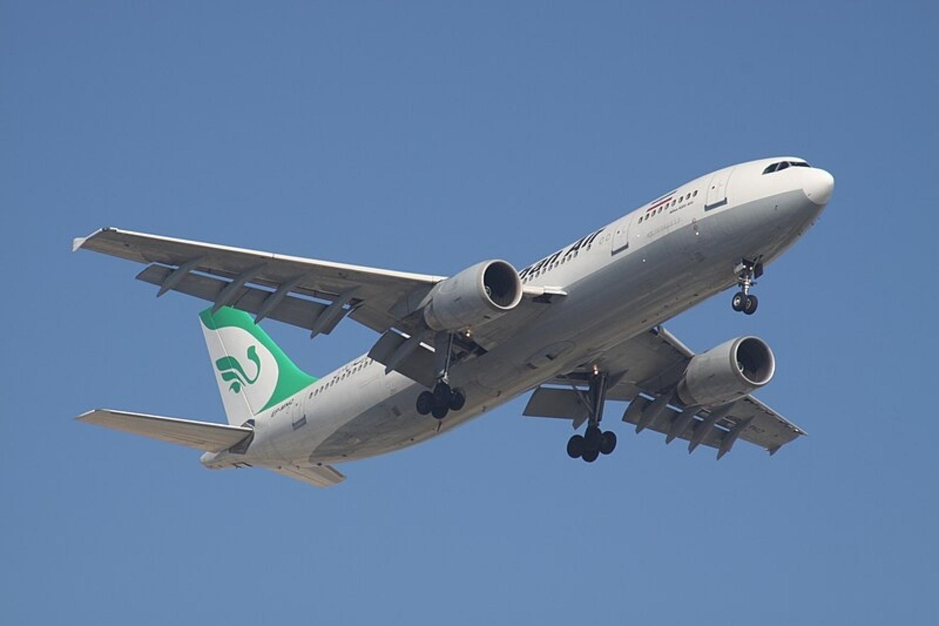 هواپیمای ماهان در حال پرواز. منبع: ویکی مدیا؛ عکاس: Aeroprints.com