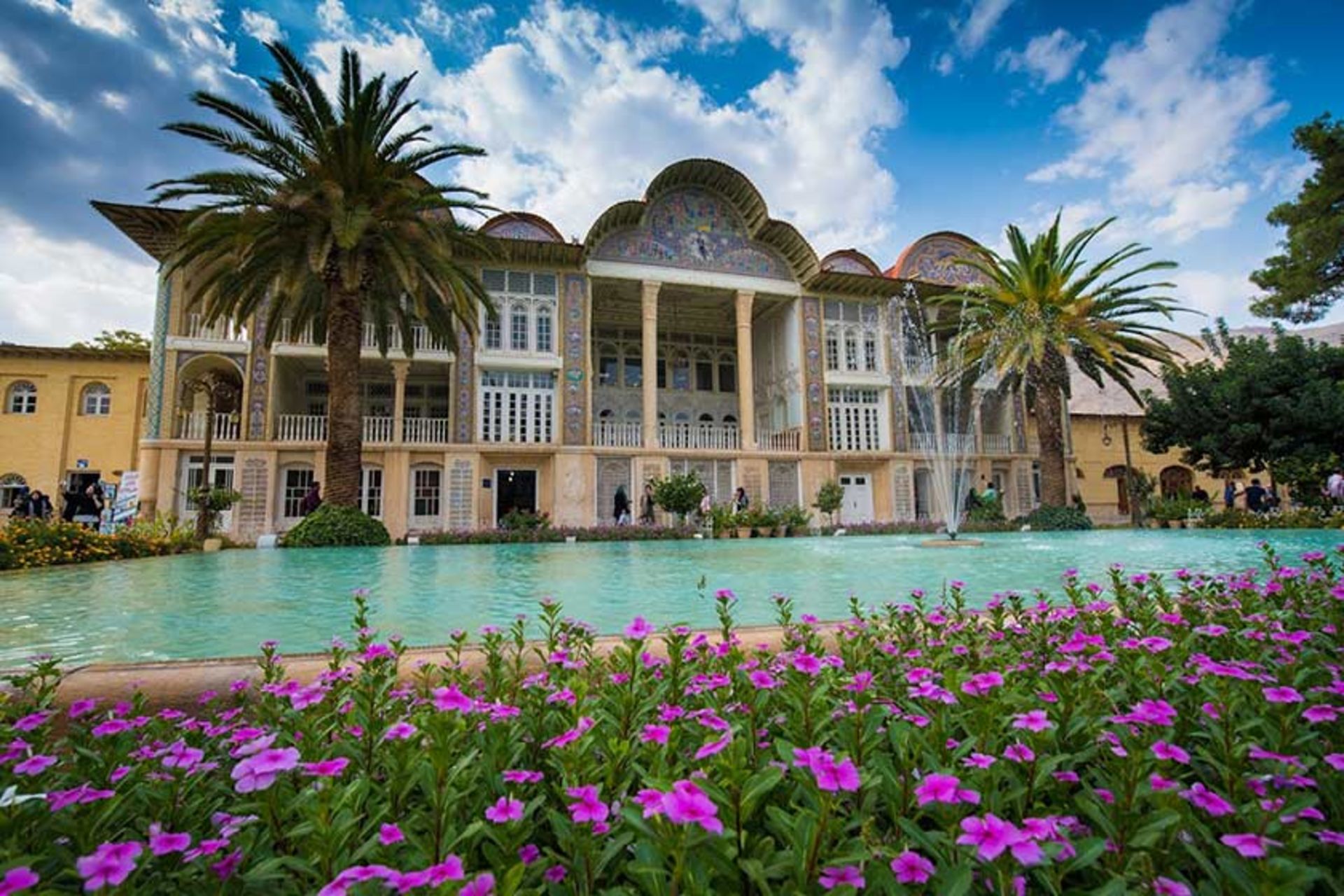 طبیعت و عمارت باغ ارم شیراز در بهار، منبع عکس: گوگل مپ، عکاس:  Michal Vítovec
