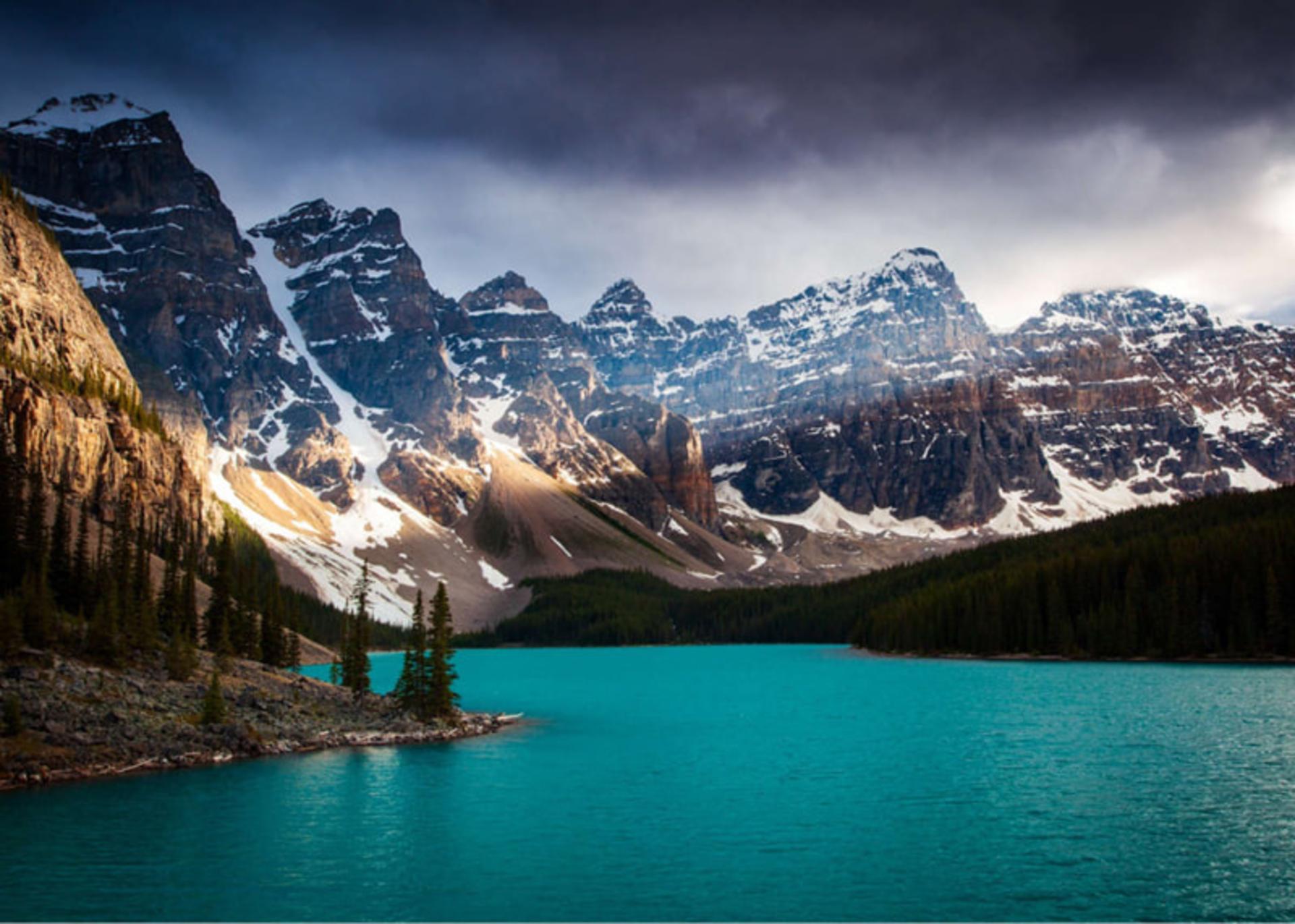 دریاچه مورین (Moraine Lake) در پارک ملی بنف (Banff National Park)، کانادا