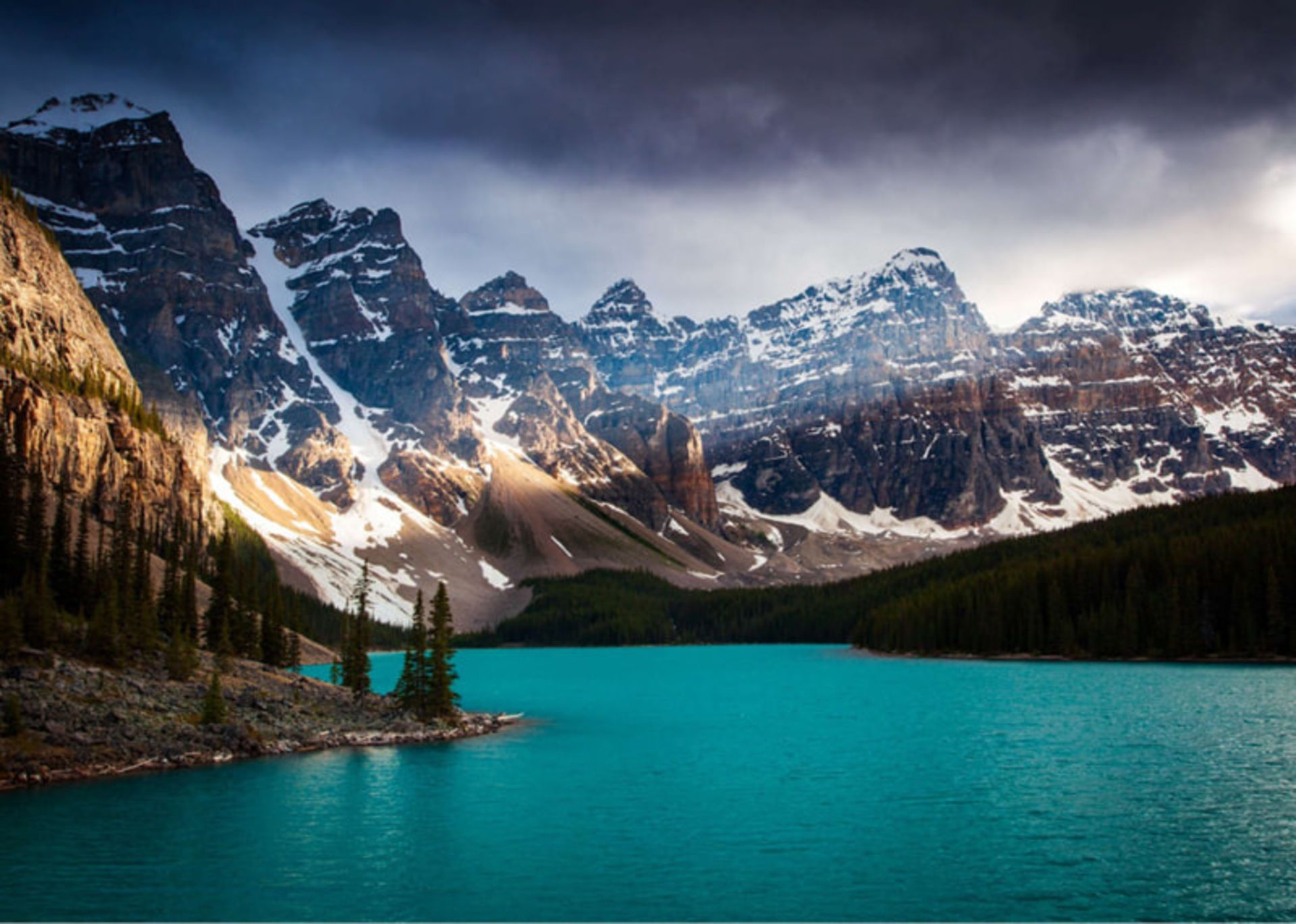 دریاچه مورین (Moraine Lake) در پارک ملی بنف (Banff National Park)، کانادا
