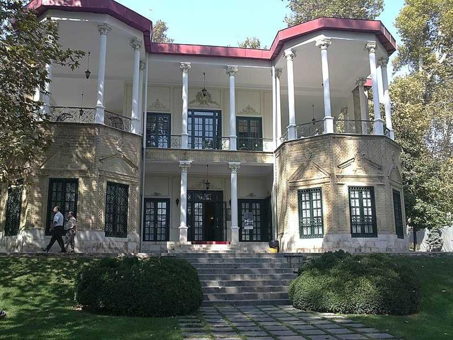 نمای بیرونی کاخ نیاوران