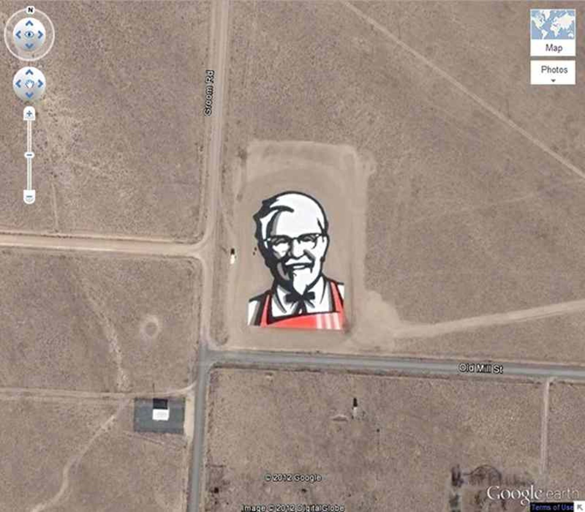 تبلیغات KFC در شیلی، منبع عکس: سایت گوگل ارث، عکاس: نامشخص
