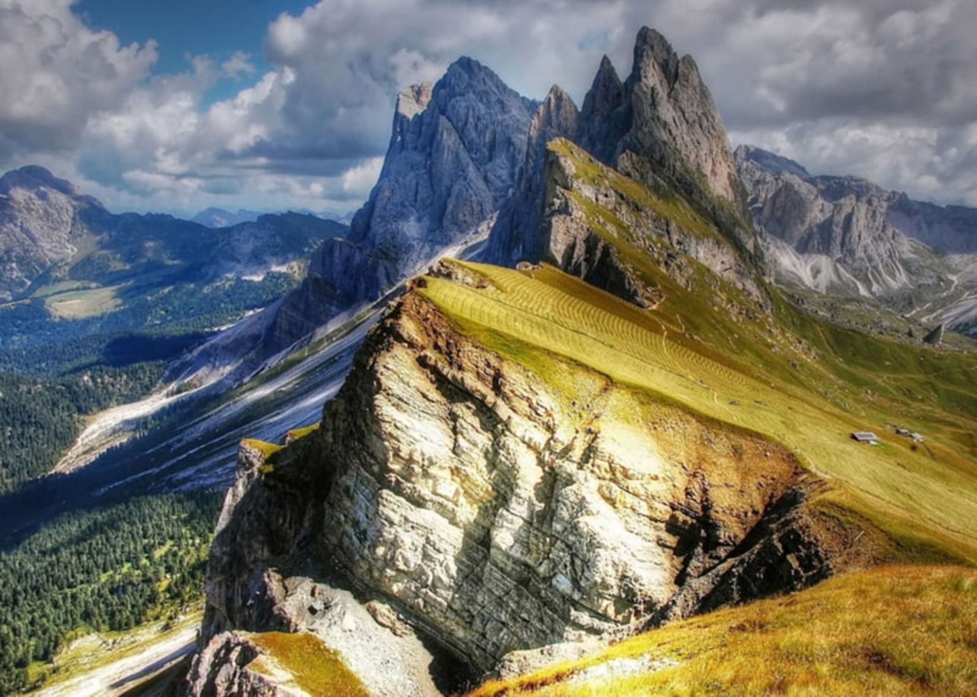 رشته کوه دولومیت (Dolomites) در شمال شرق ایتالیا