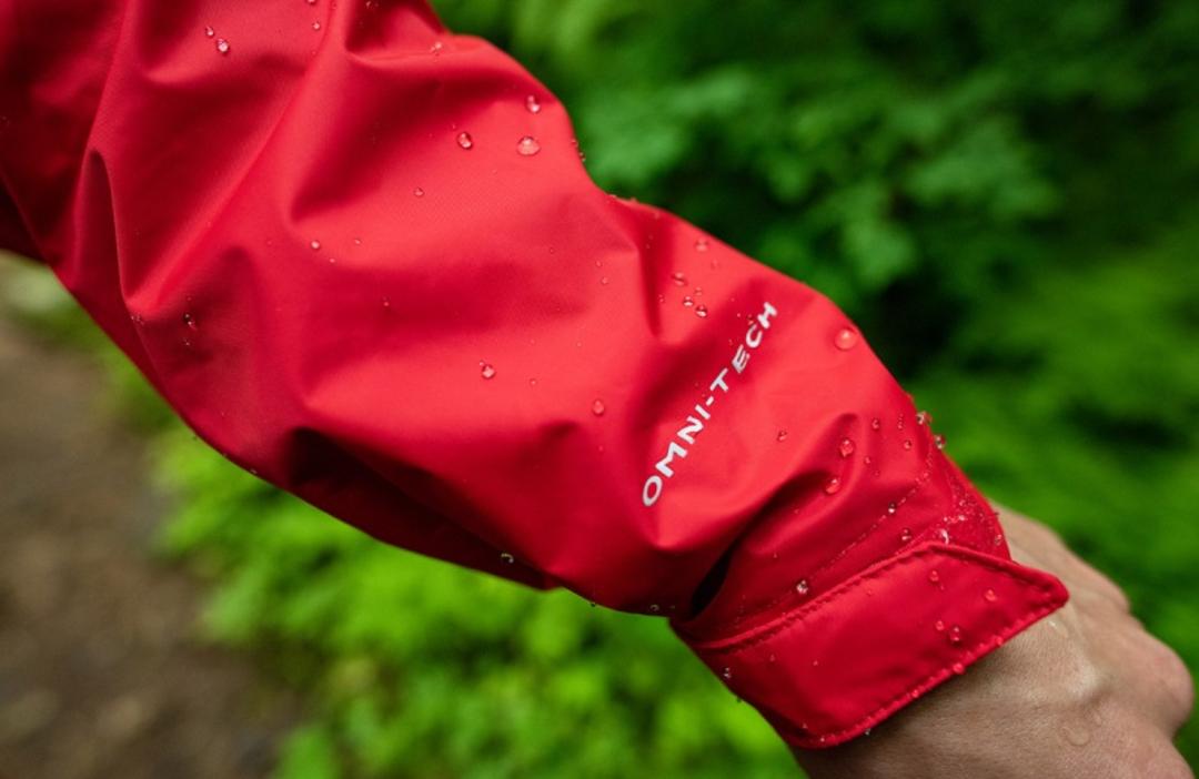 بارانی ضدآب کلمبیا. منبع: وب سایت switchbacktravel.com؛ عکاس: نامشخص