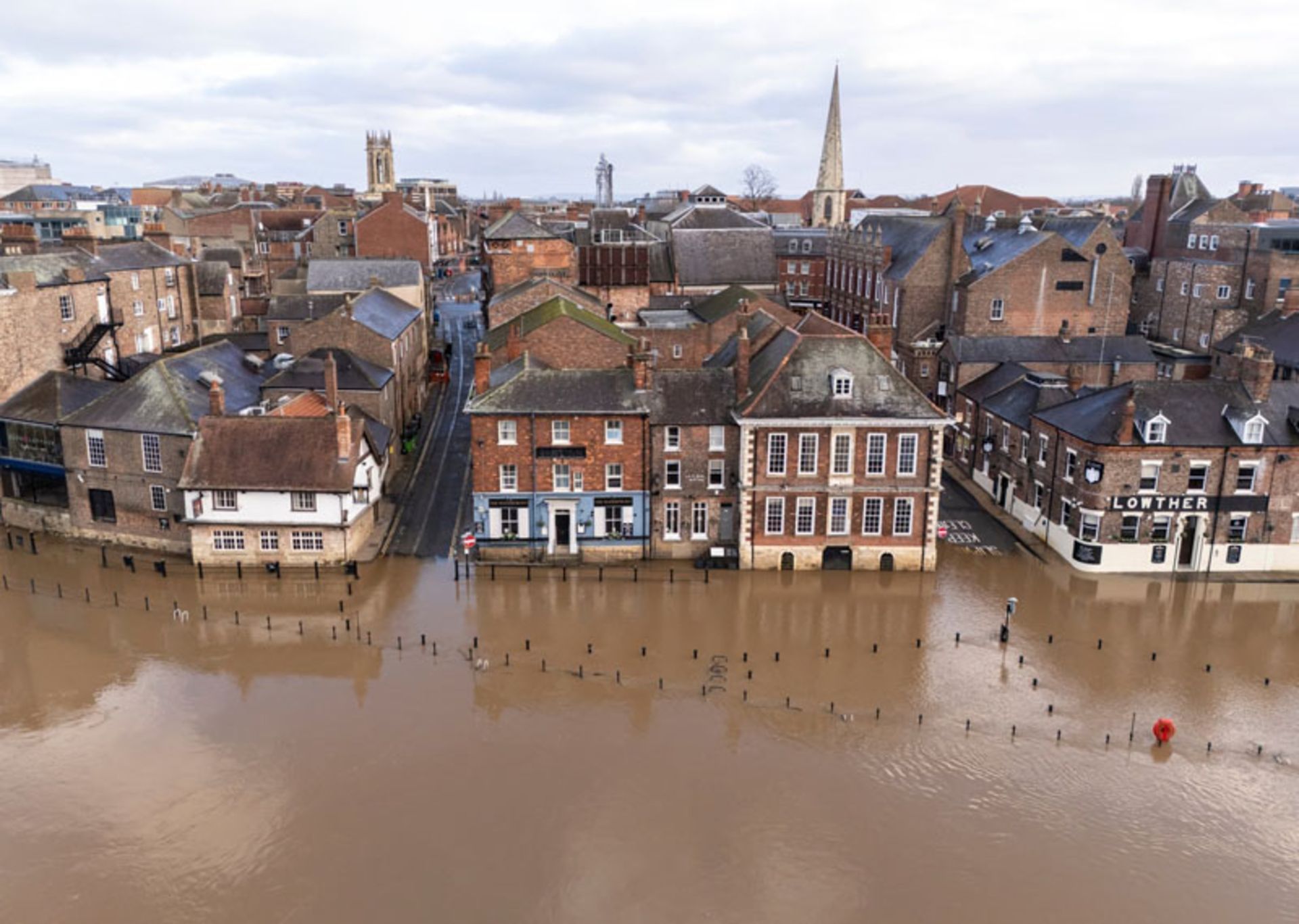 طغیان رودخانه اوس (River Ouse) انگلستان، پس از طوفان دارا؛ منبع: theguardian؛ عکاس: Danny Lawson