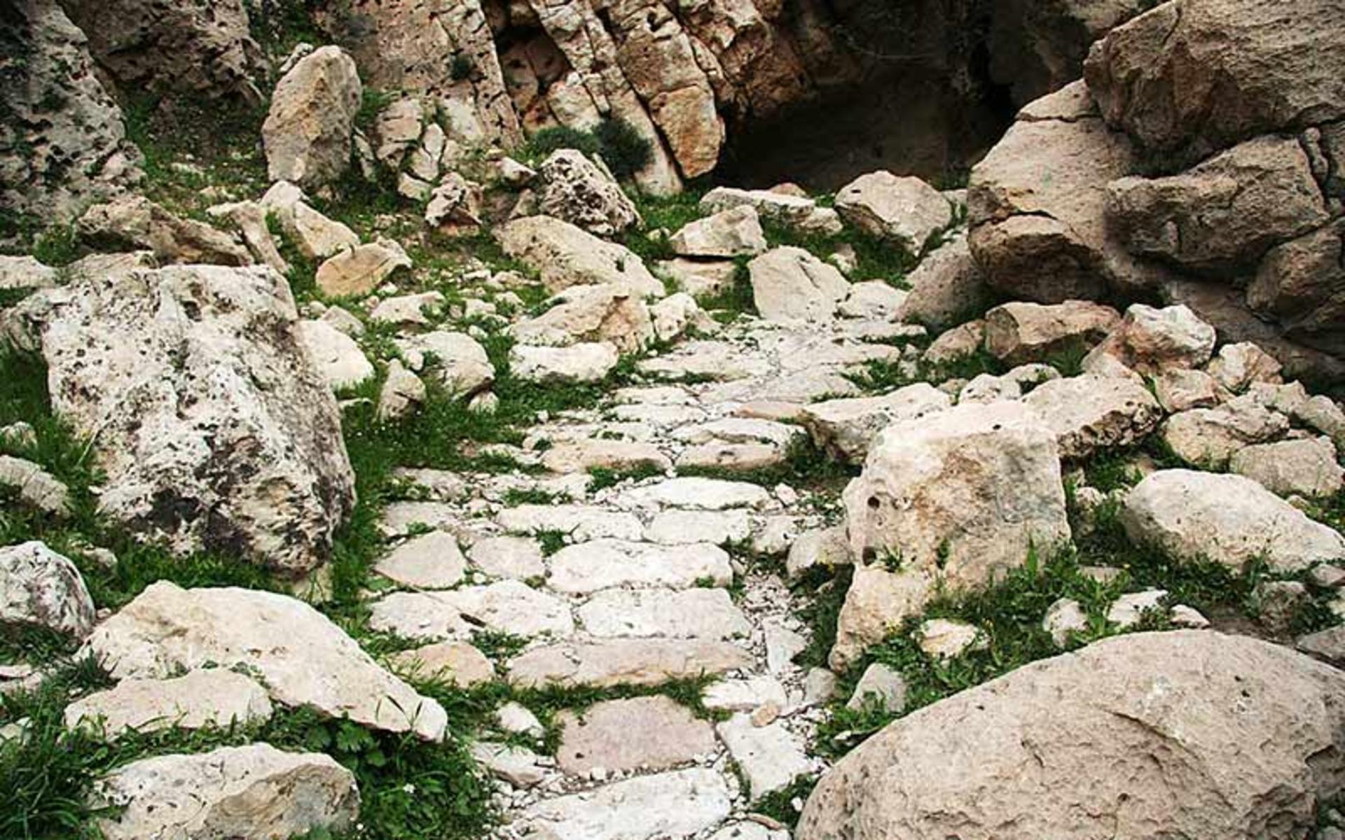 مسیر سنگفرش منطقه ارجان بهبهان، منبع عکس: ویکی پدیا، عکاس: Photogir