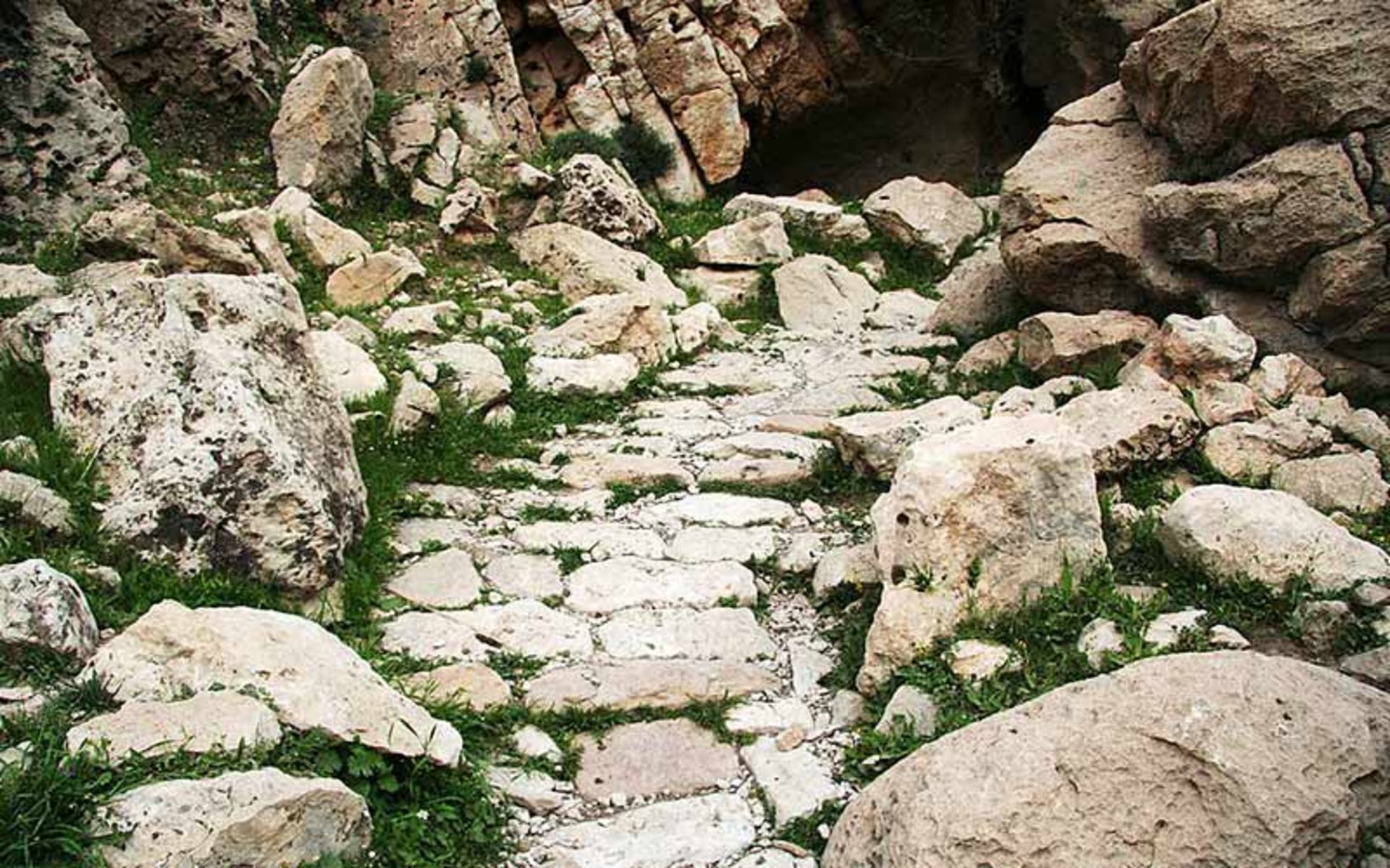 مسیر سنگفرش منطقه ارجان بهبهان، منبع عکس: ویکی پدیا، عکاس: Photogir