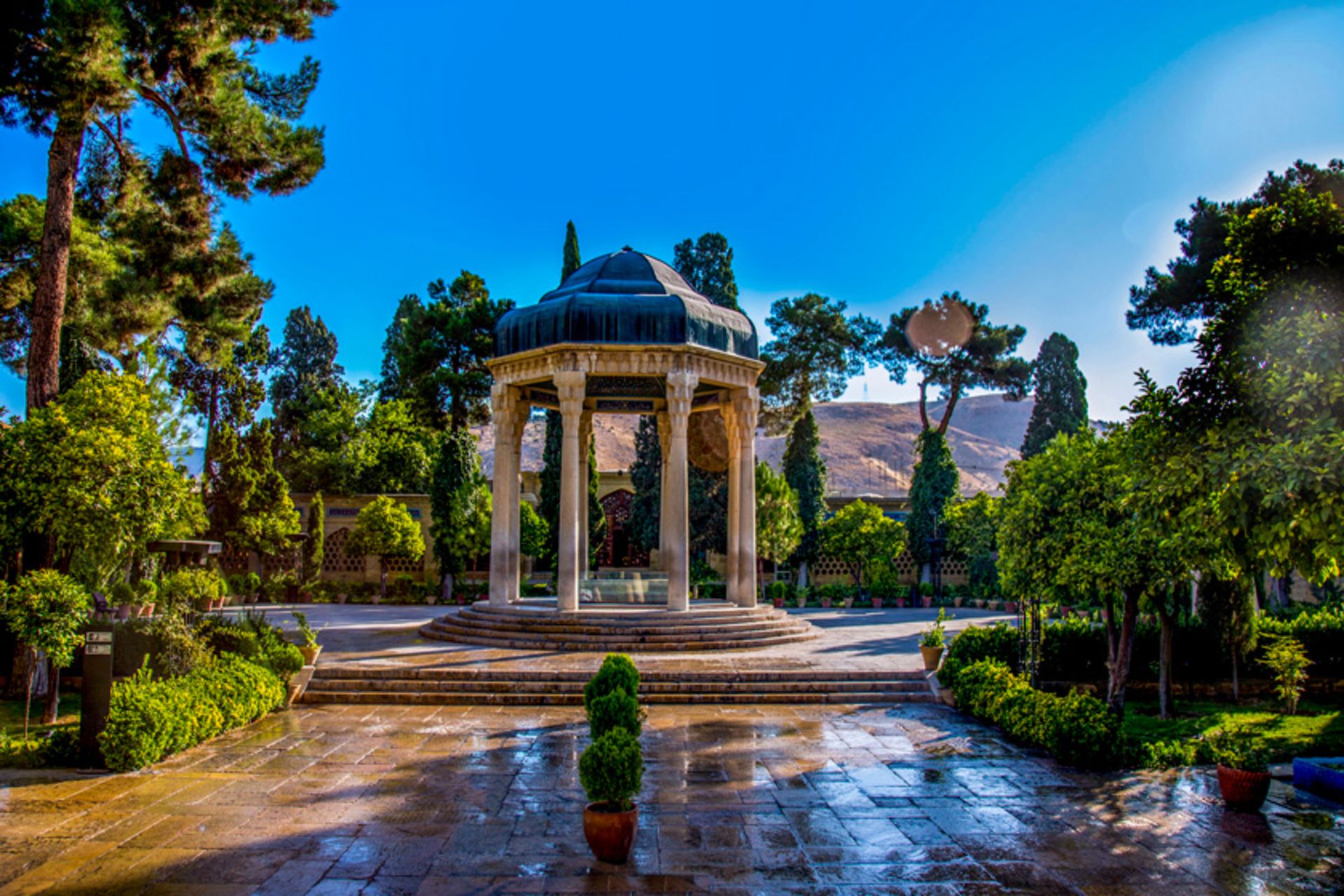 آرامگاه حافظ. عکس از رضا سبحانی