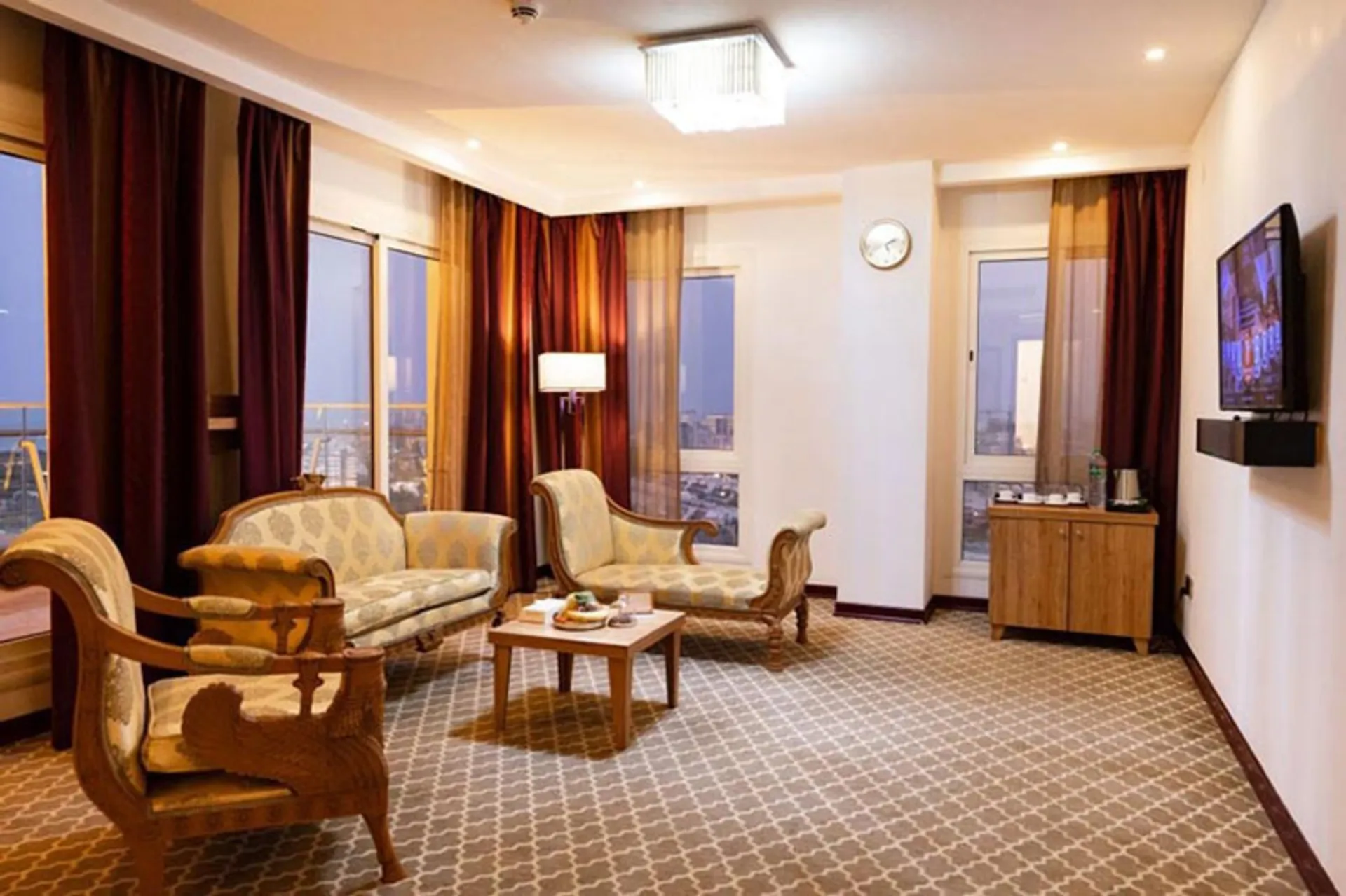 مبلمان اتاق های هتل کوروش کیش؛ منبع عکس: booking.ir؛ عکاس: نامشخص