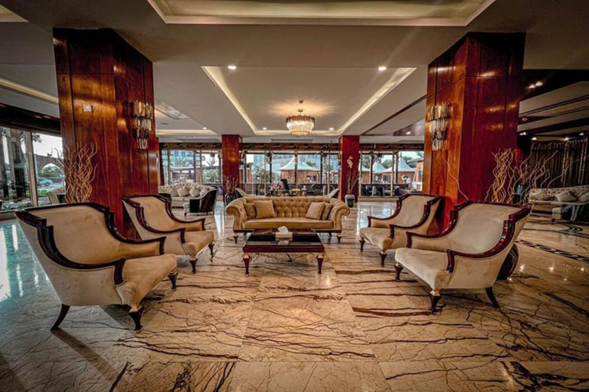 مبلمان لابی هتل کوروش کیش؛ منبع عکس: booking.ir؛ عکاس: نامشخص