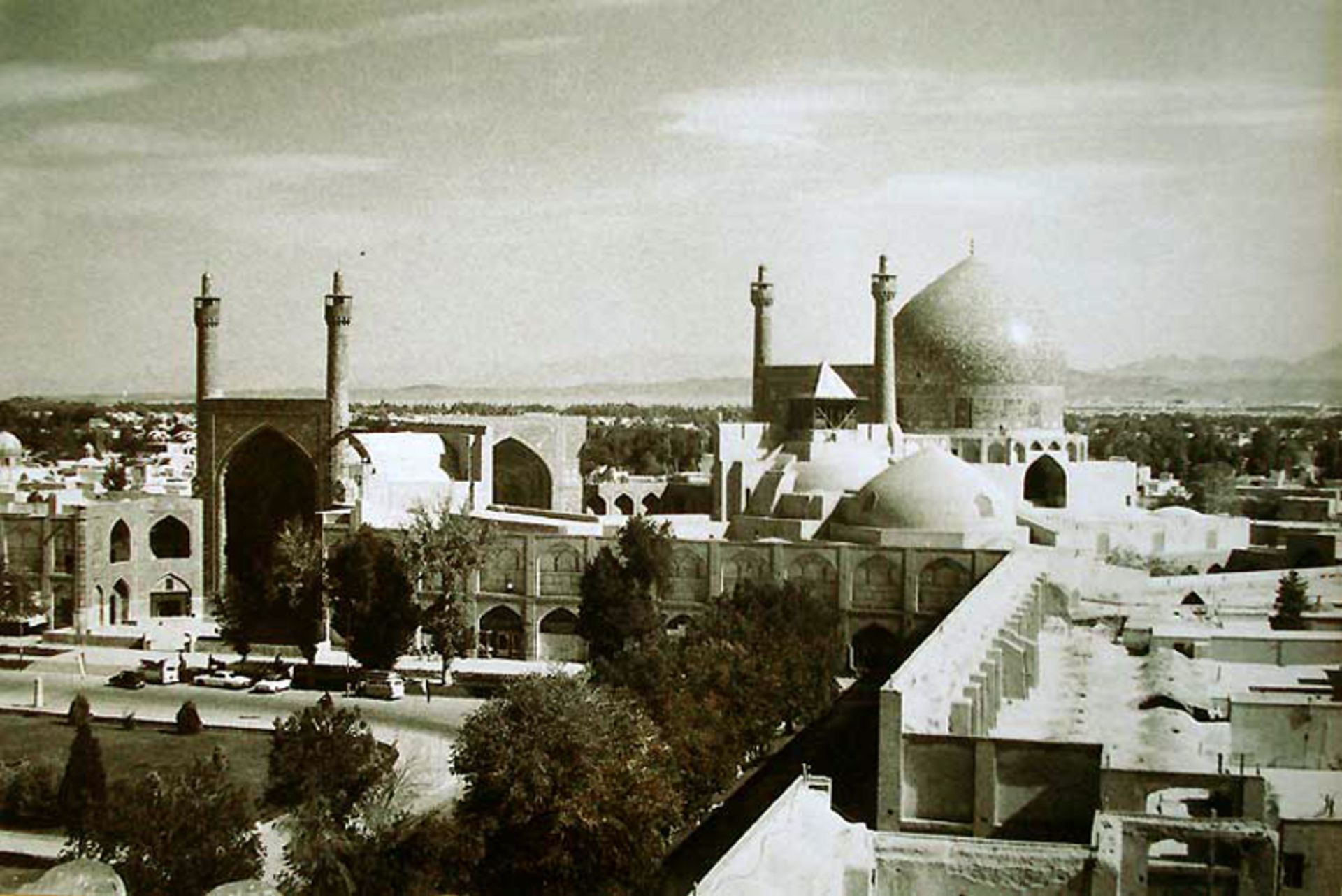 میدان نقش جهان در دهه ۵۰ شمسی