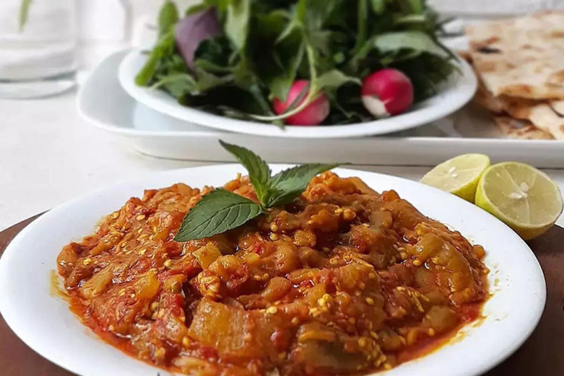 یتیمچه با سبزی خوردن، منبع عکس: reezhanrestaurant.ir، عکاس: نامشخص