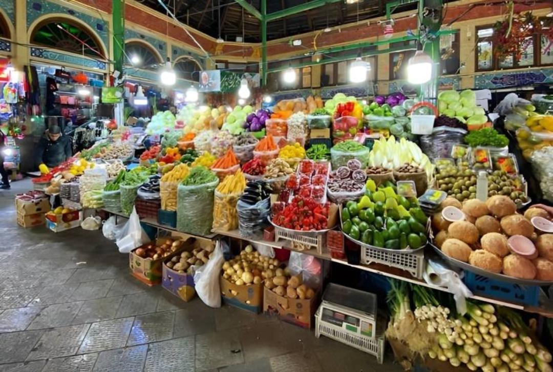 بازار میوه فروشی تجریش