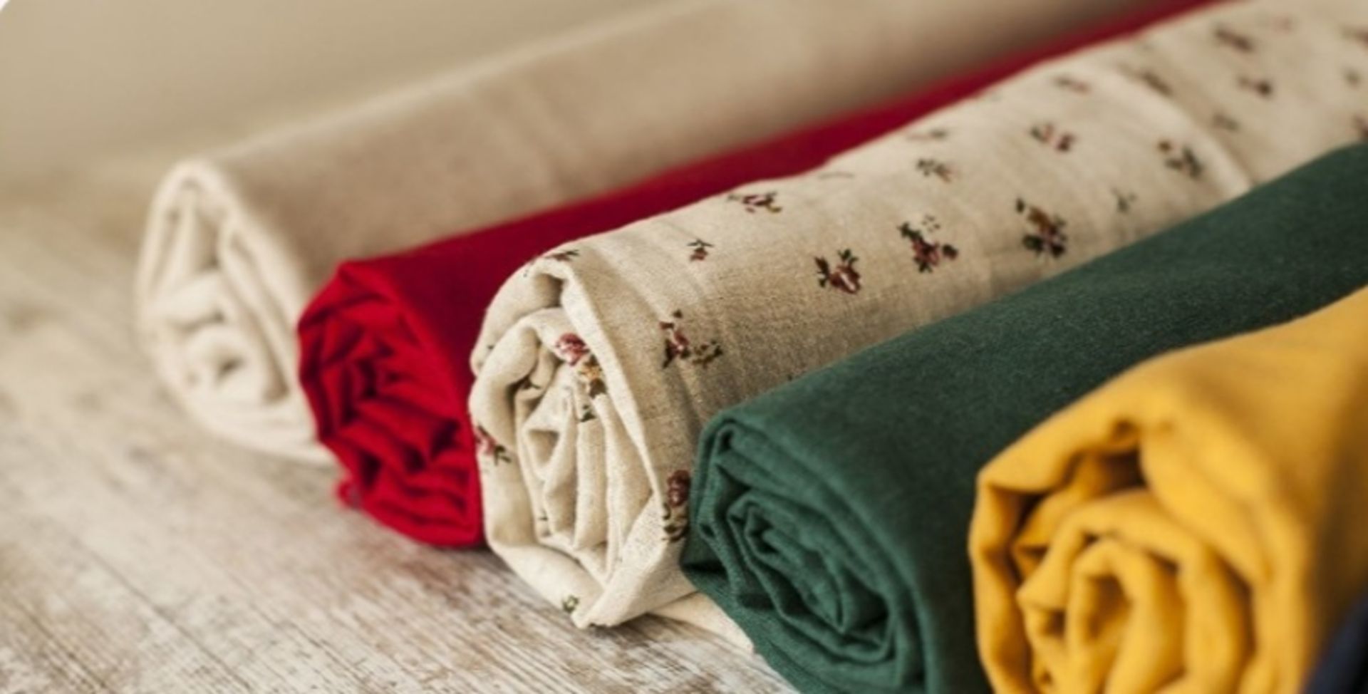 انواع پارچه های تابستانی؛ منبع عکس: سایت offerclothes.ir. عکاس: نامشخص