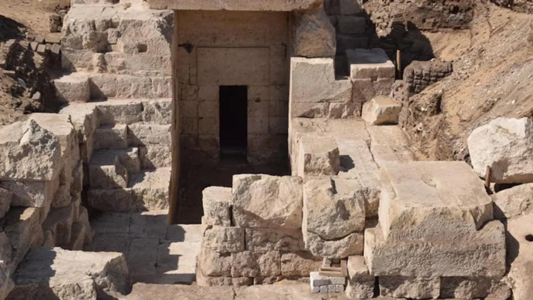 معبد ۲۱۰۰ ساله‌ در صخره‌ مصر