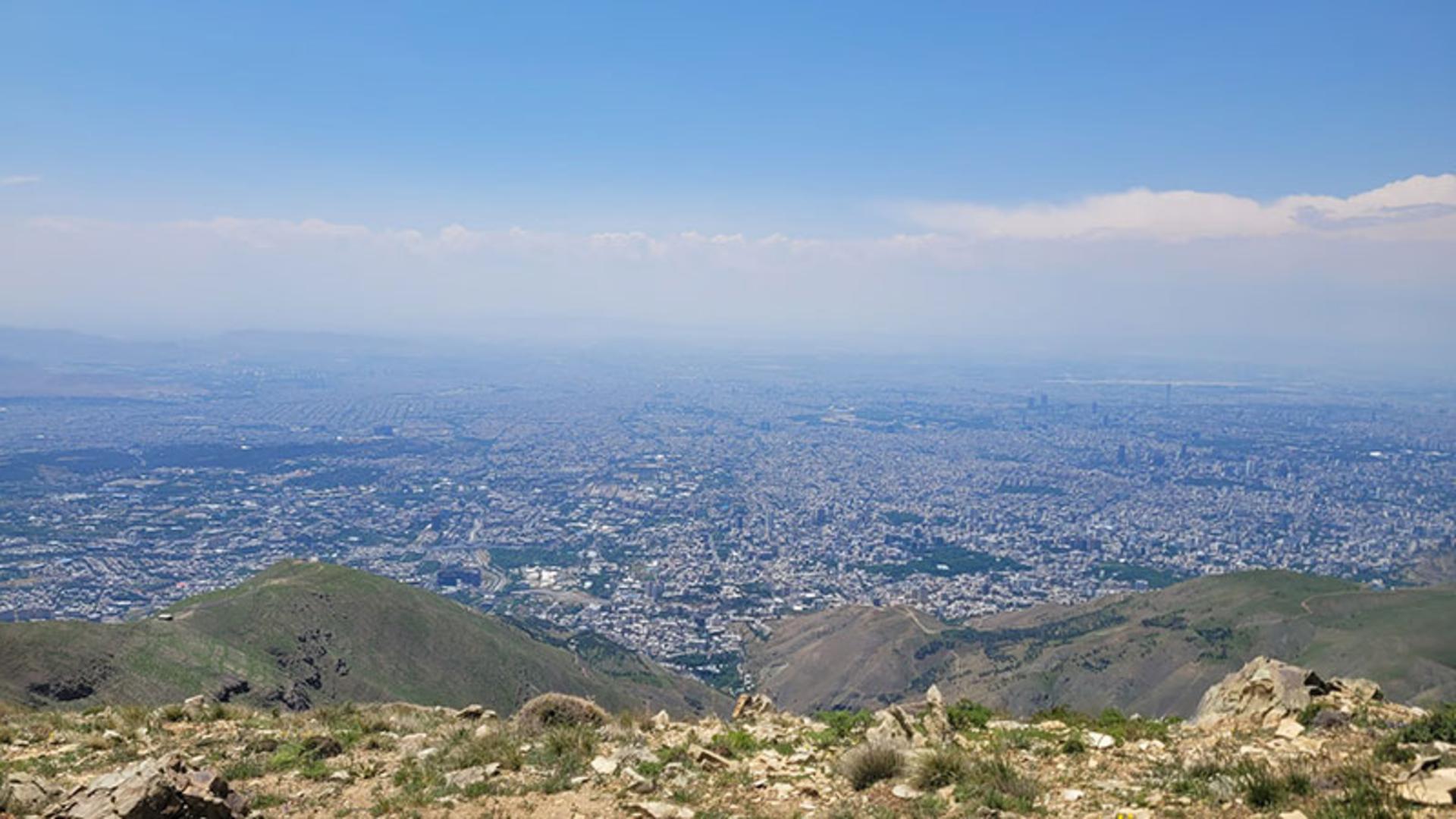شهر تهران از نمای قله کوه دارآباد؛ منبع عکس: گوگل مپ؛ عکاس: ایمان انصاری