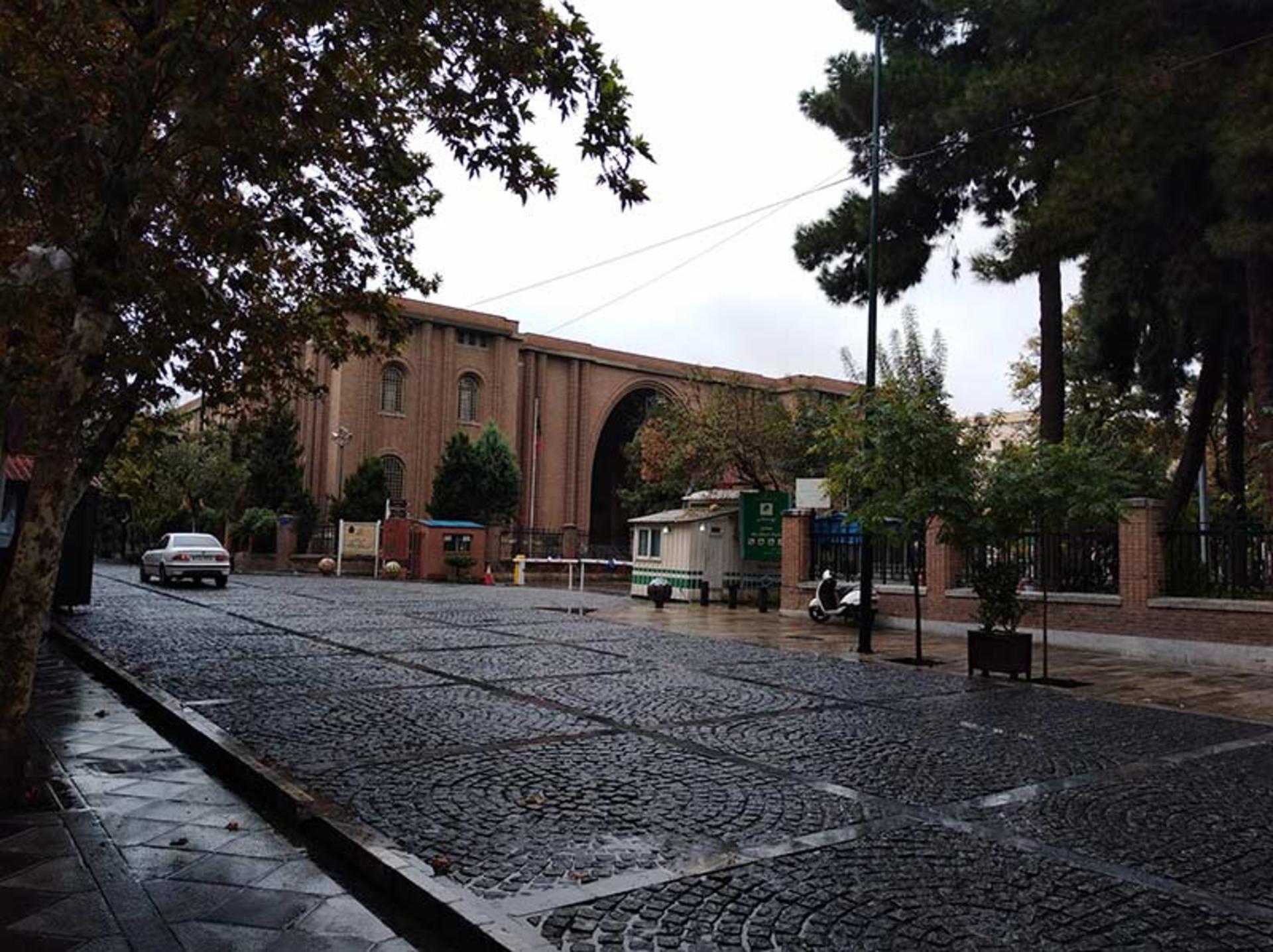 خیابان سی تیر در یک روز بارانی؛ منبع عکس: گوگل مپ؛ عکاس: فرید عنایتی