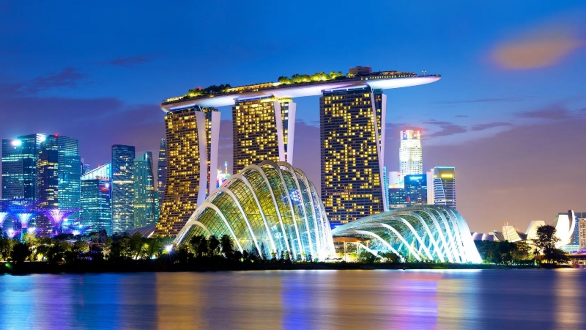مارینا بی سندز در سنگاپور؛ منبع عکس: سایت forevervacation.com. عکاس: نامشخص
