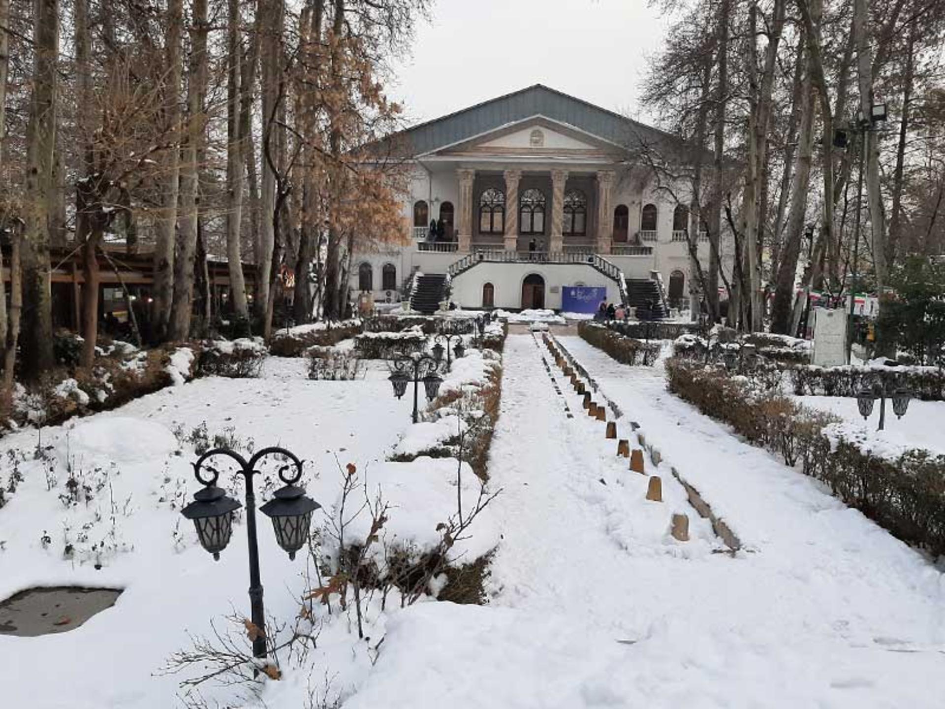 برف زمستانی در باغ فردوس تهران؛ منبع عکس: گوگل مپ؛ عکاس: پویان رضایی پور
