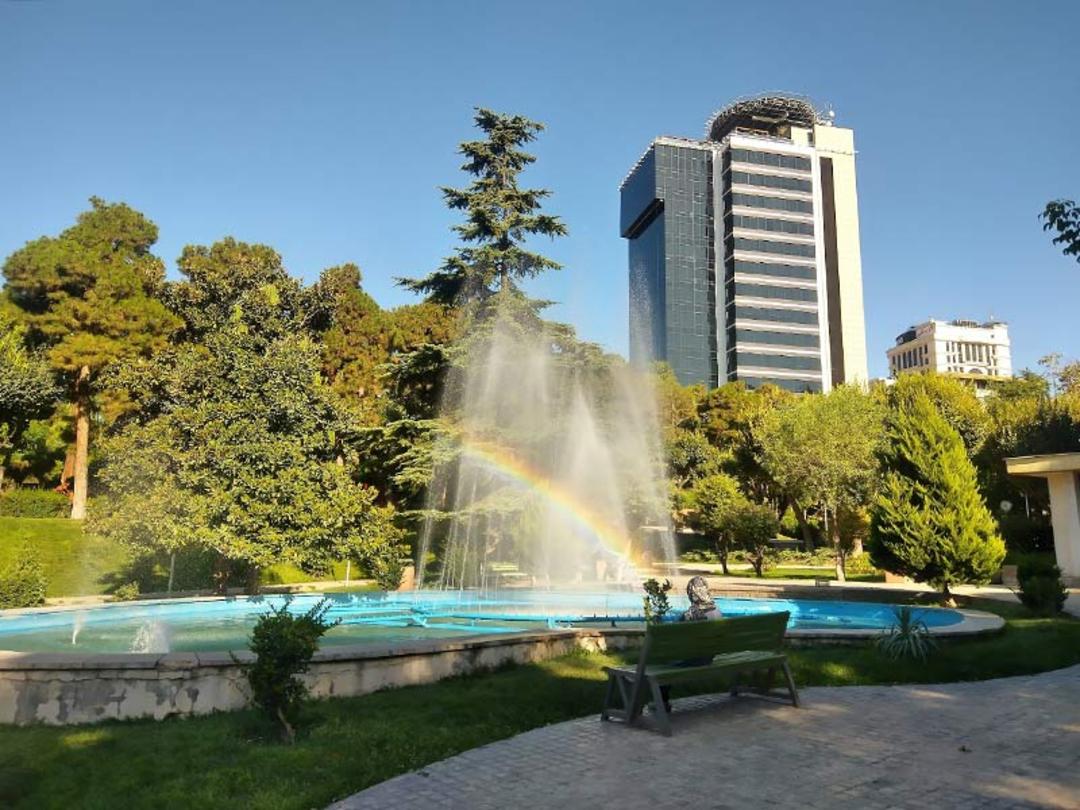 دریاچه مصنوعی پارک ساعی تهران؛ منبع عکس: گوگل مپ؛ عکاس: رامین معمار