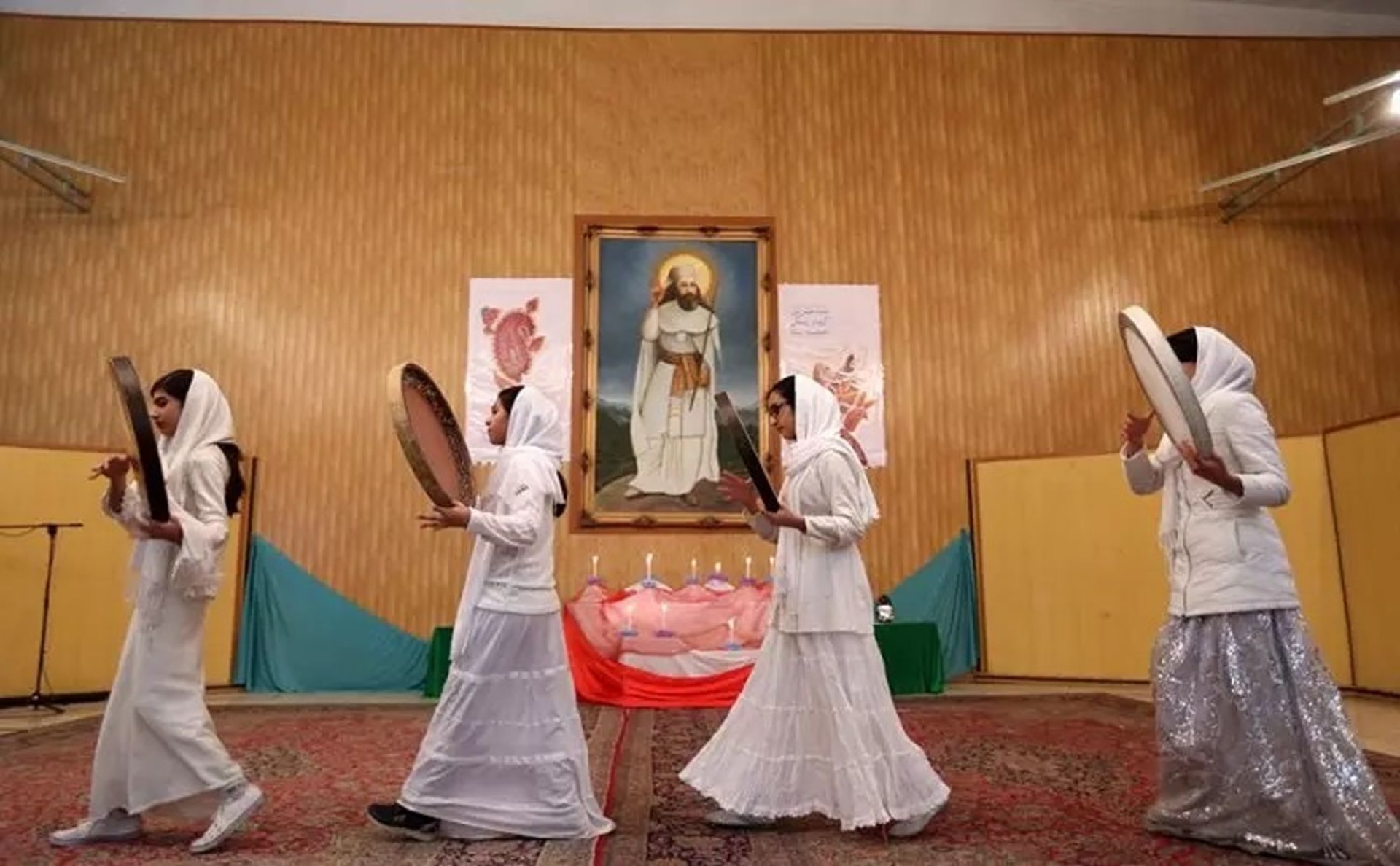 جشن میانه زمستان، منبع عکس: وب‌سایت Mehrnews.com. عکاس: خسرو پرخیده