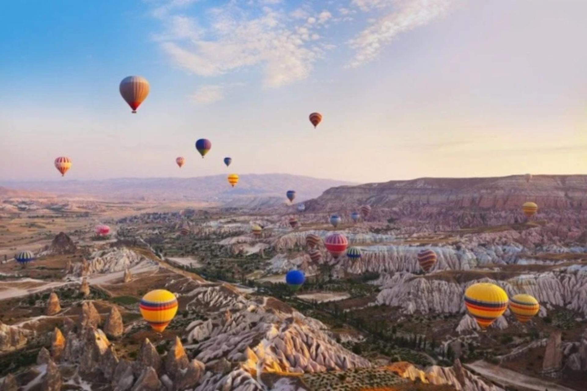 کاپادوکیه در ترکیه؛ منبع عکس: سایت theworldtravelguy.com. عکاس: نامشخص