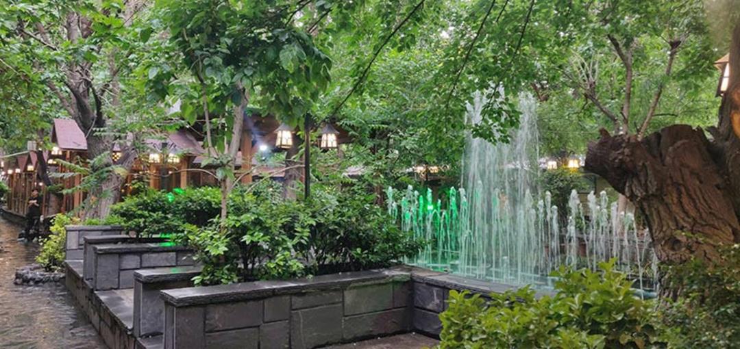 فضای زیبای باغ رستوران باغستان فرحزاد؛ منبع عکس: نامشخص؛ عکاس: فرشاد صداقتی