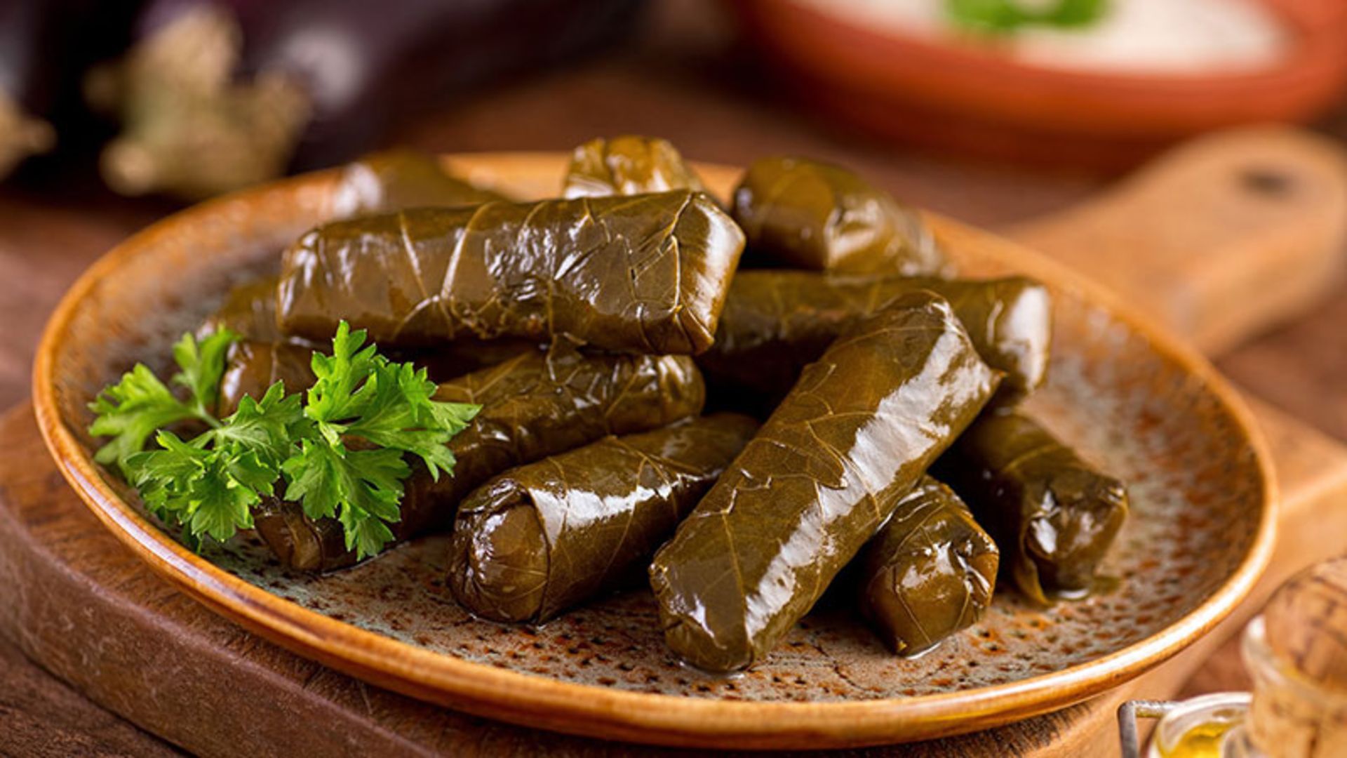 دلمه برگ مو غذای شب یلدا در کردستان؛ منبع عکس: tedsa.com؛ عکاس: نامشخص
